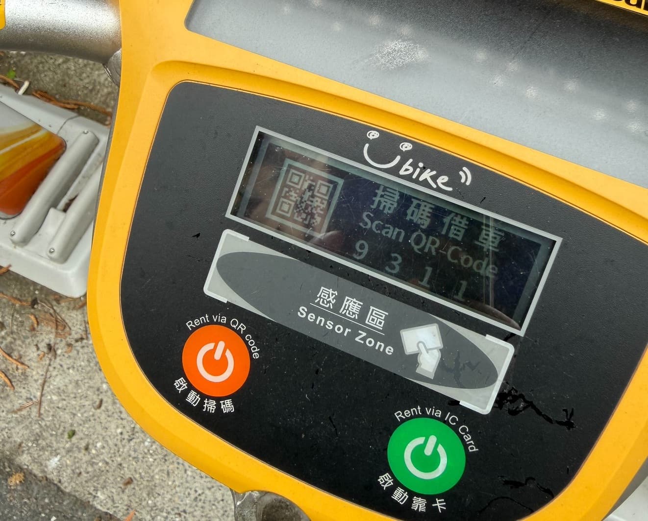 YouBike官方表示，綁定支付工具的租借，可以掃碼QR碼，也可以將手把車機上4位驗證碼輸入APP租借。（民眾提供）
