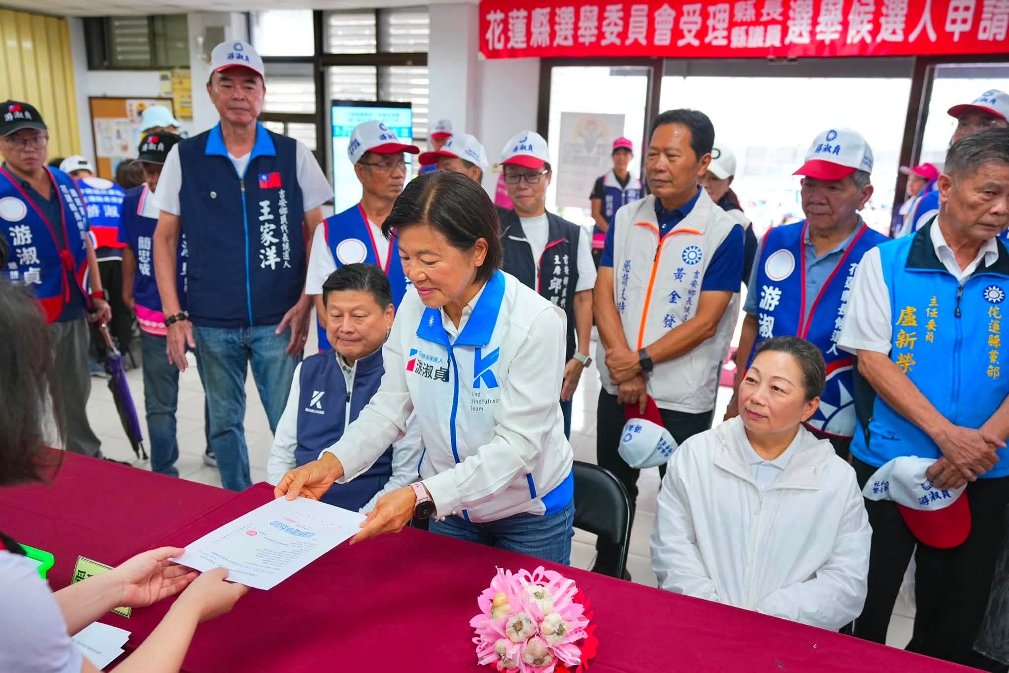 國民黨徵召的游淑貞今登記參選花蓮縣長。（翻攝自傅崐萁臉書）