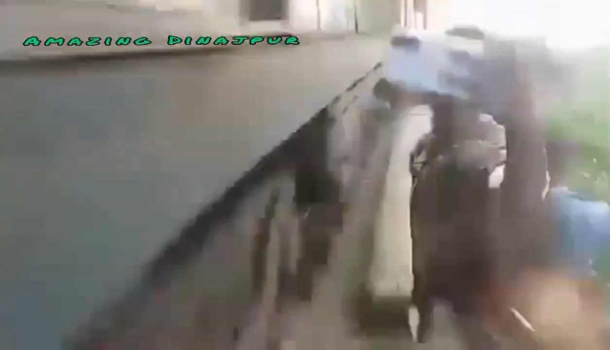 利坎整個人被撞飛。（翻自X平台）