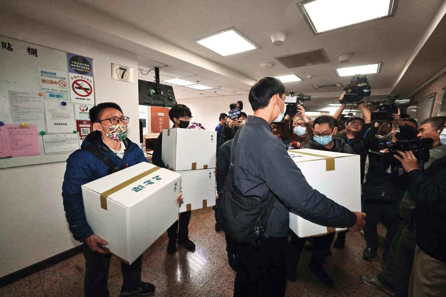 林岱樺是民進黨內高雄市長熱門人選，如今遭檢調大動作搜索，又遭百萬交保，替綠營黨內初選埋下變數。