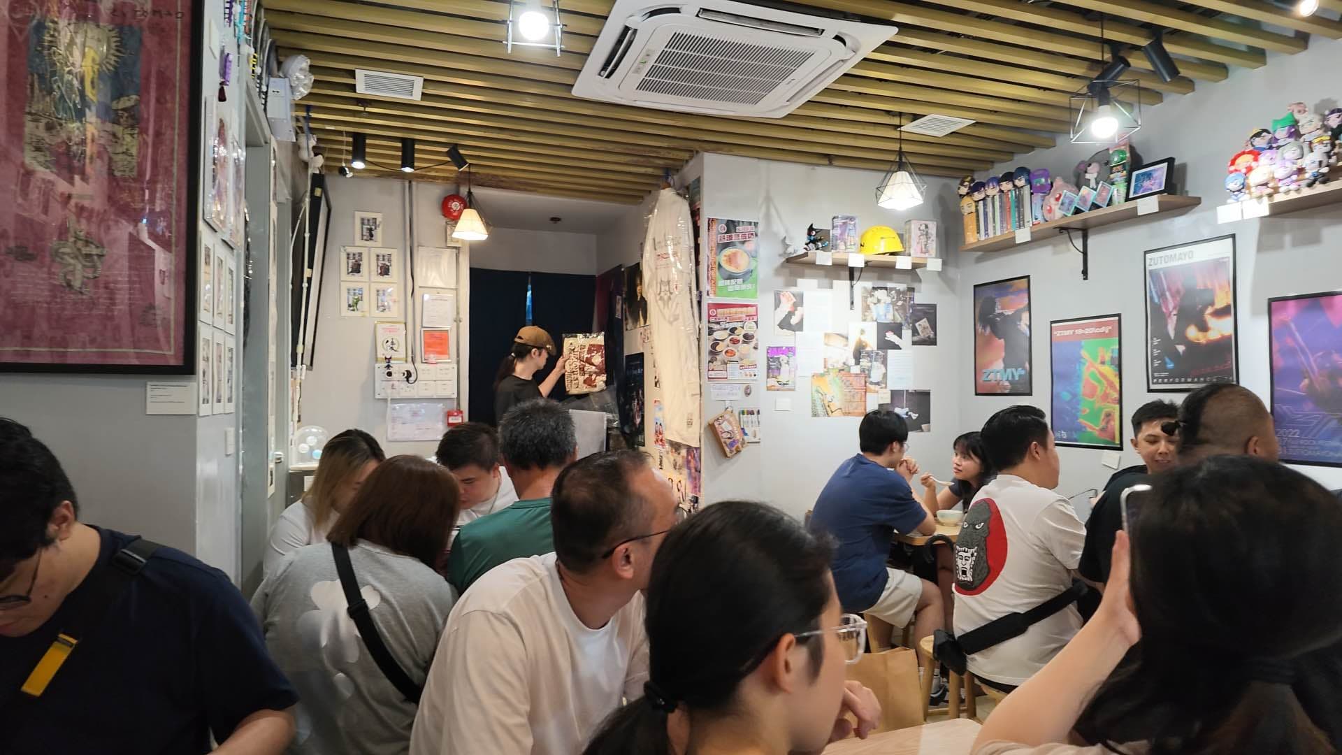 每當店裡推出新活動，總是吸引滿滿人潮。
