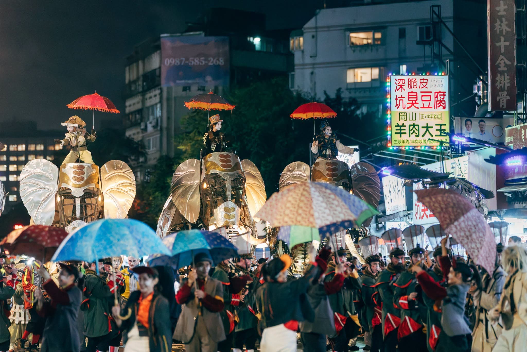 大雨澆不熄民眾熱情。（翻攝北藝中心臉書）
