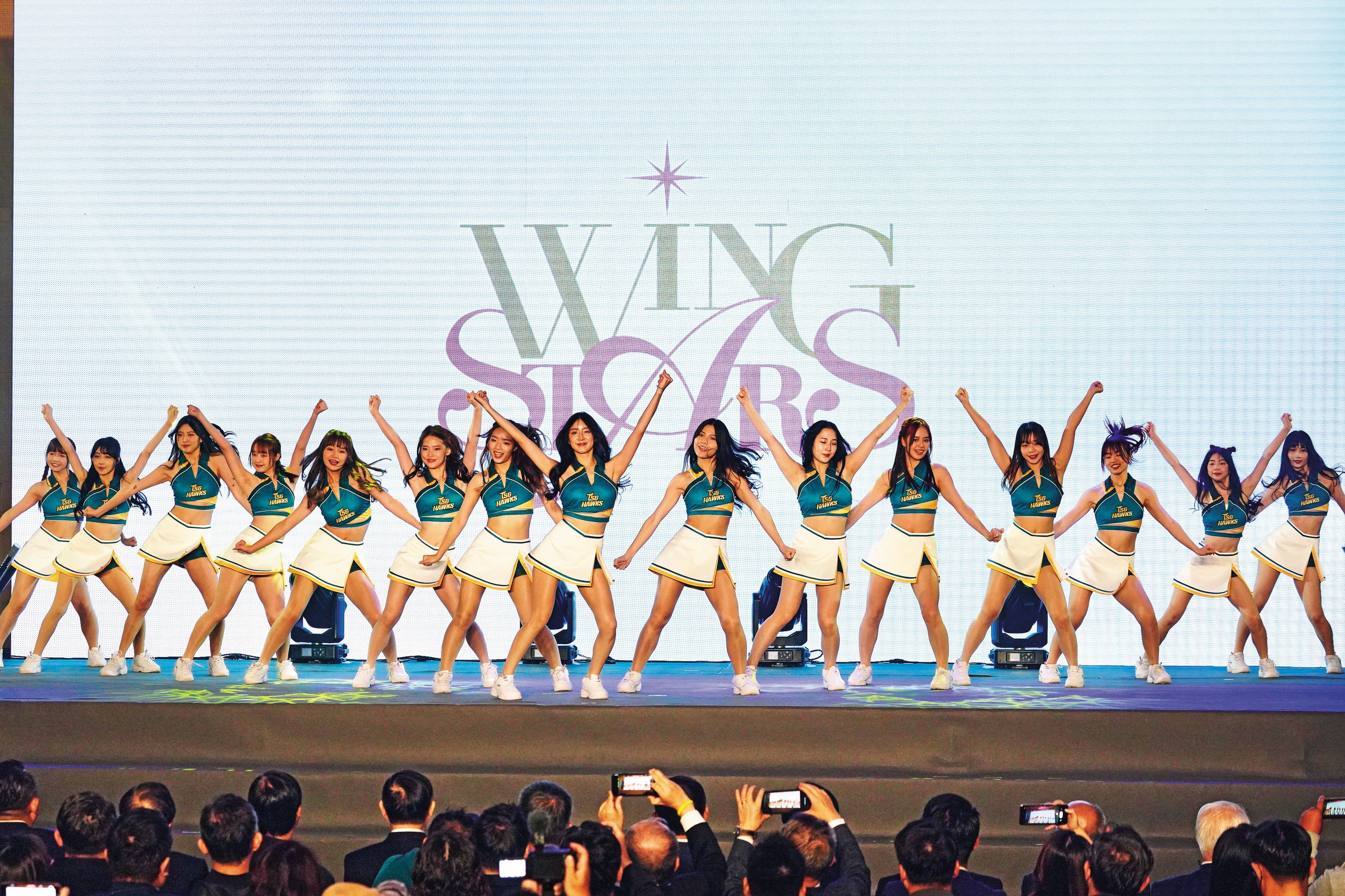 台鋼成立專屬啦啦隊Wing Stars，是國內首支純正韓式應援血統啦啦隊。