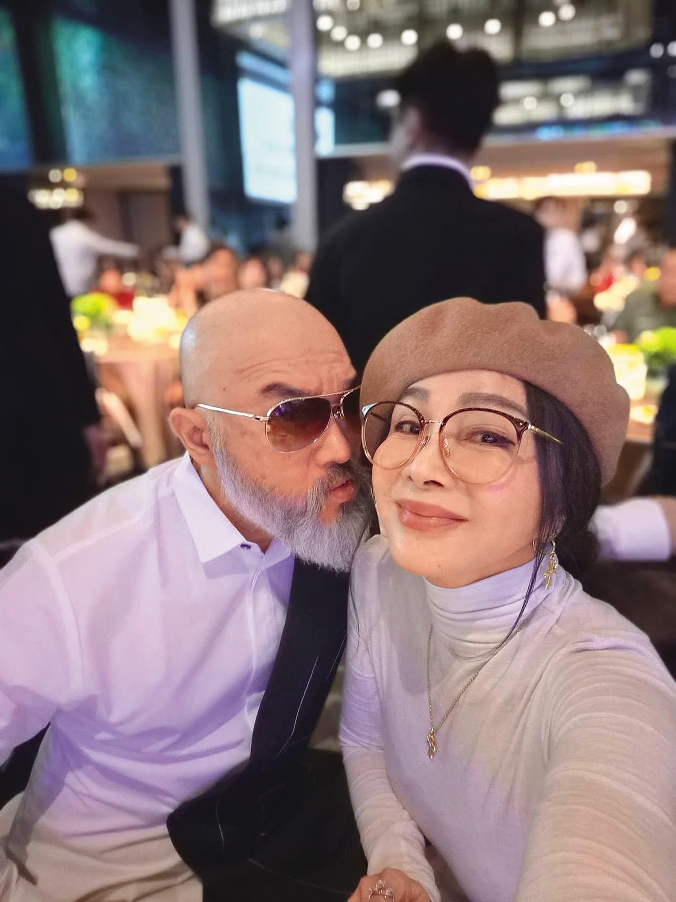 陳美鳳（右）今年3月曾在一場餐敘上遇到辛龍（左），她為老友的復出大力幫忙，不遺餘力。（翻攝自陳美鳳臉書）