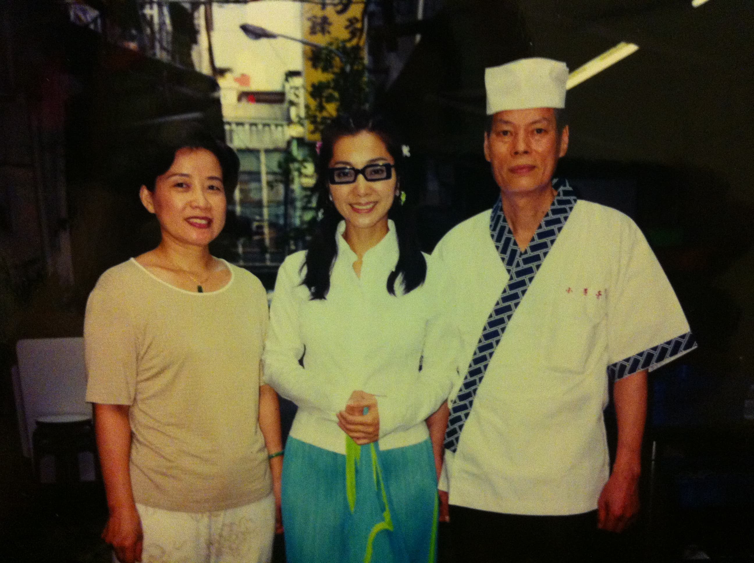 小巷亭聲名遠播，連陳美鳳（中）也曾是座上賓。陳德誠提供