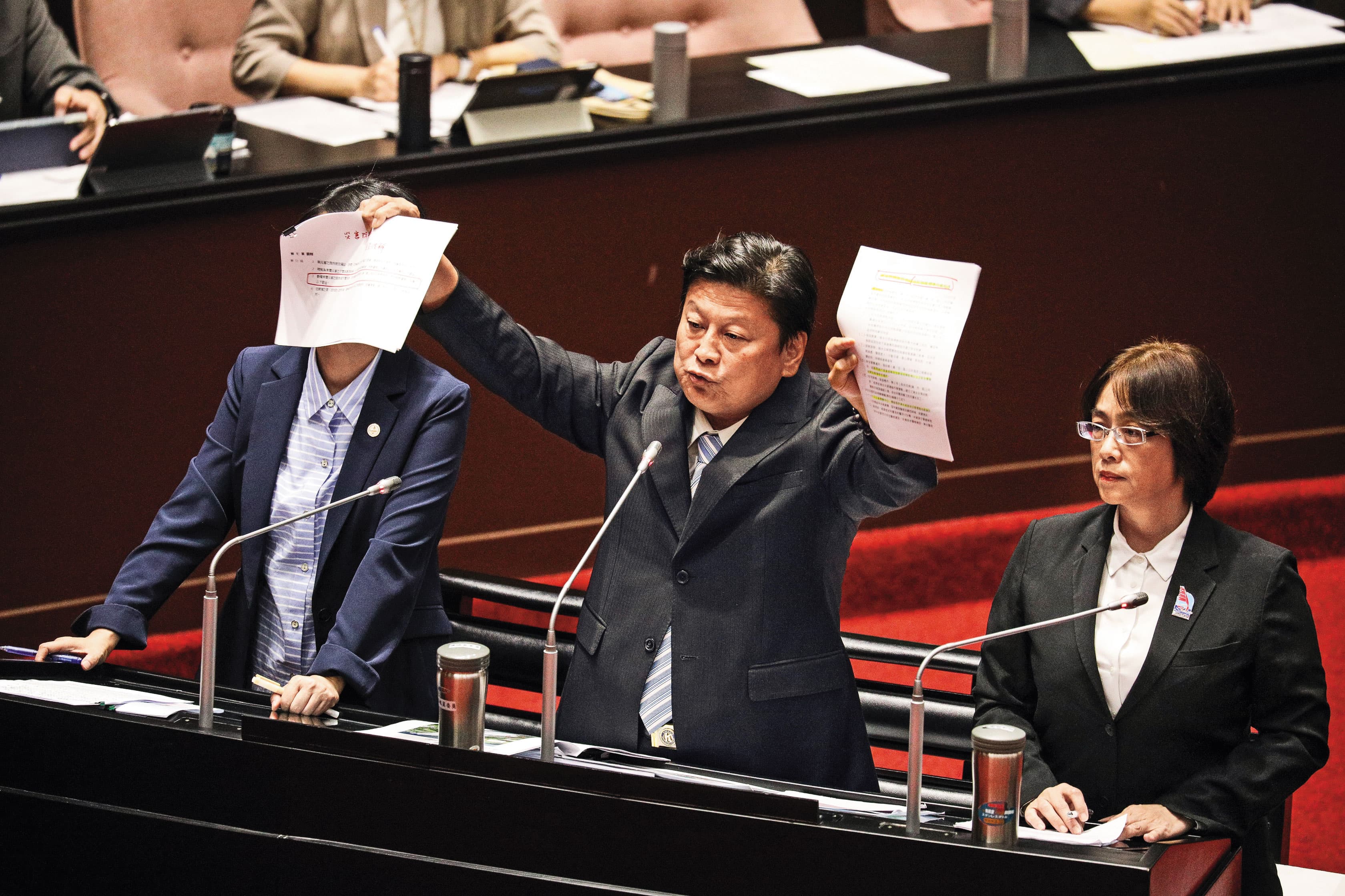 國民黨總召向來兼任政策會執行長，確保黨中央與黨團溝通無礙。（鏡報鄒保祥）