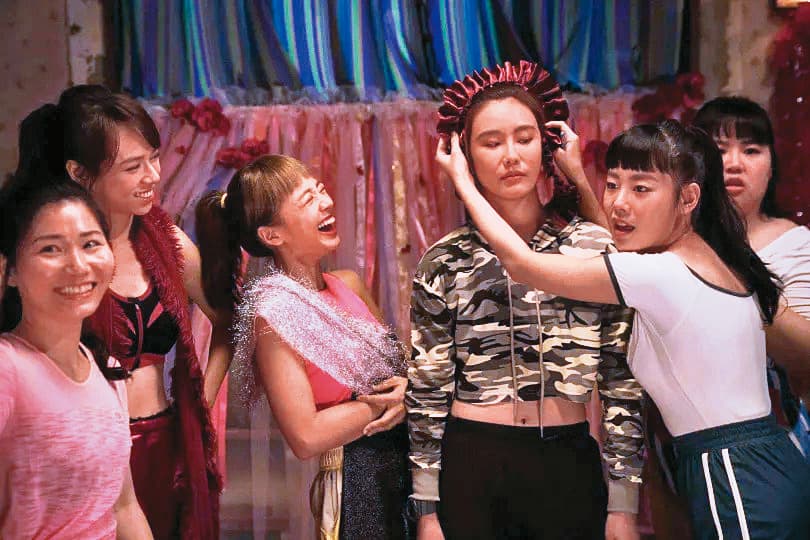 黃心娣（右3）曾參演電影《女優，摔吧！》，更為戲增胖10公斤。