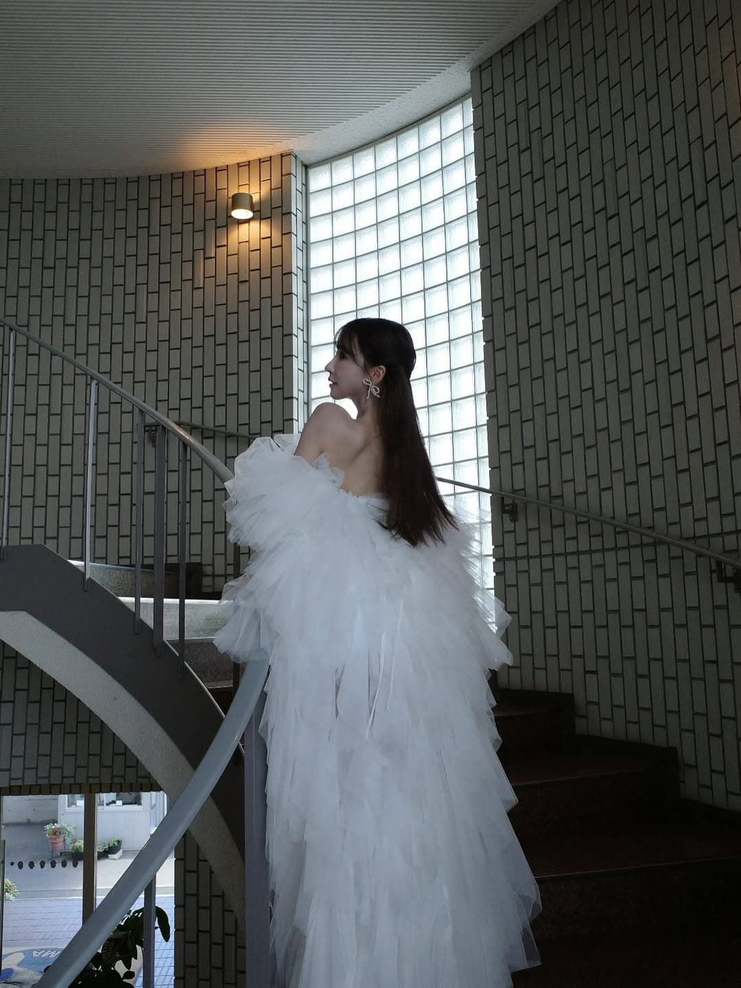三上悠亞穿上婚紗美翻。（翻攝IG）