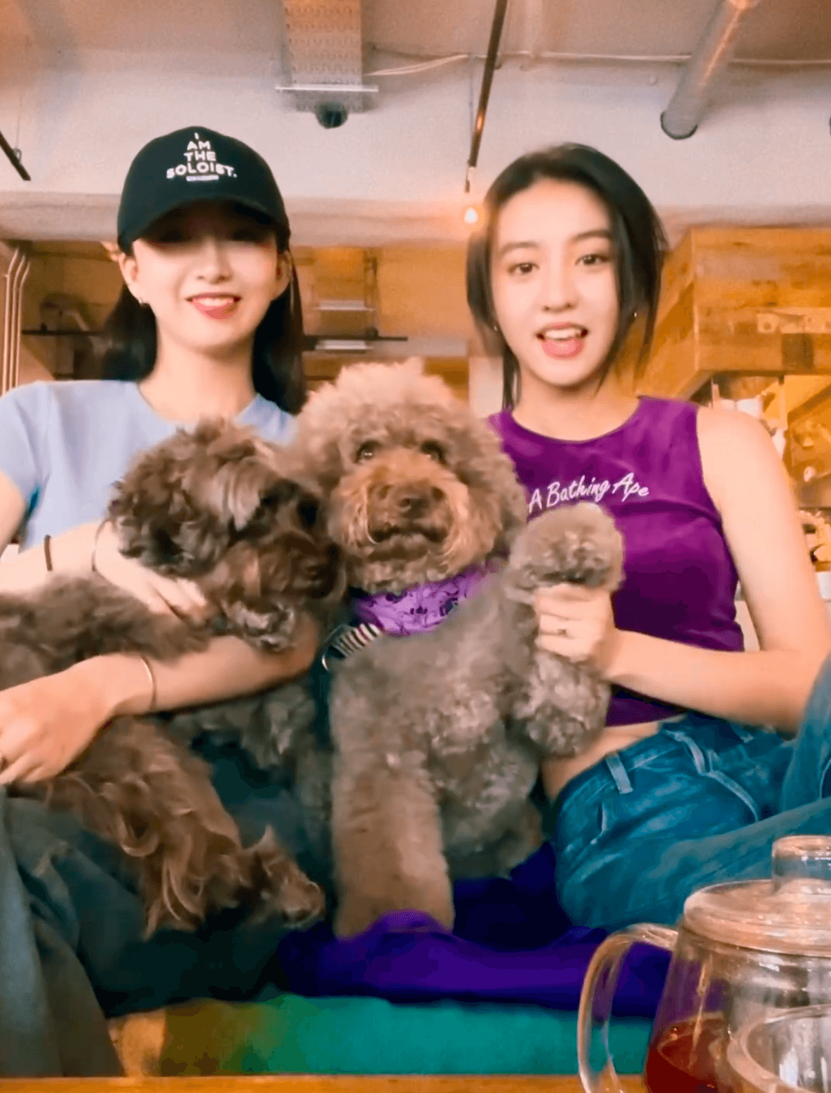 光希和心美抱著愛犬，溫馨可愛。（翻攝koki IG）