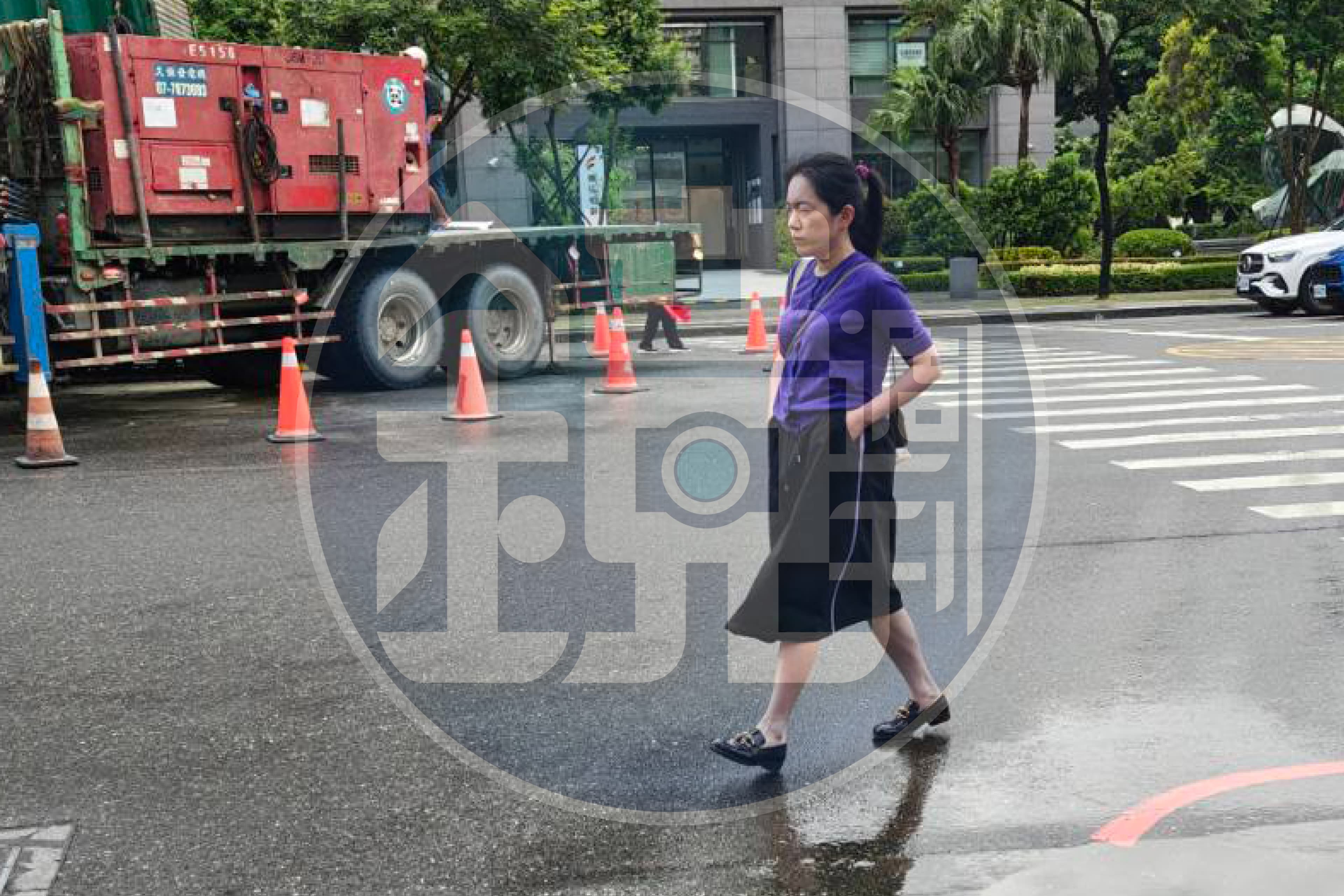 8/13 09：19 陳幸妤如同往常般前往牙醫診所上班，一人獨行。