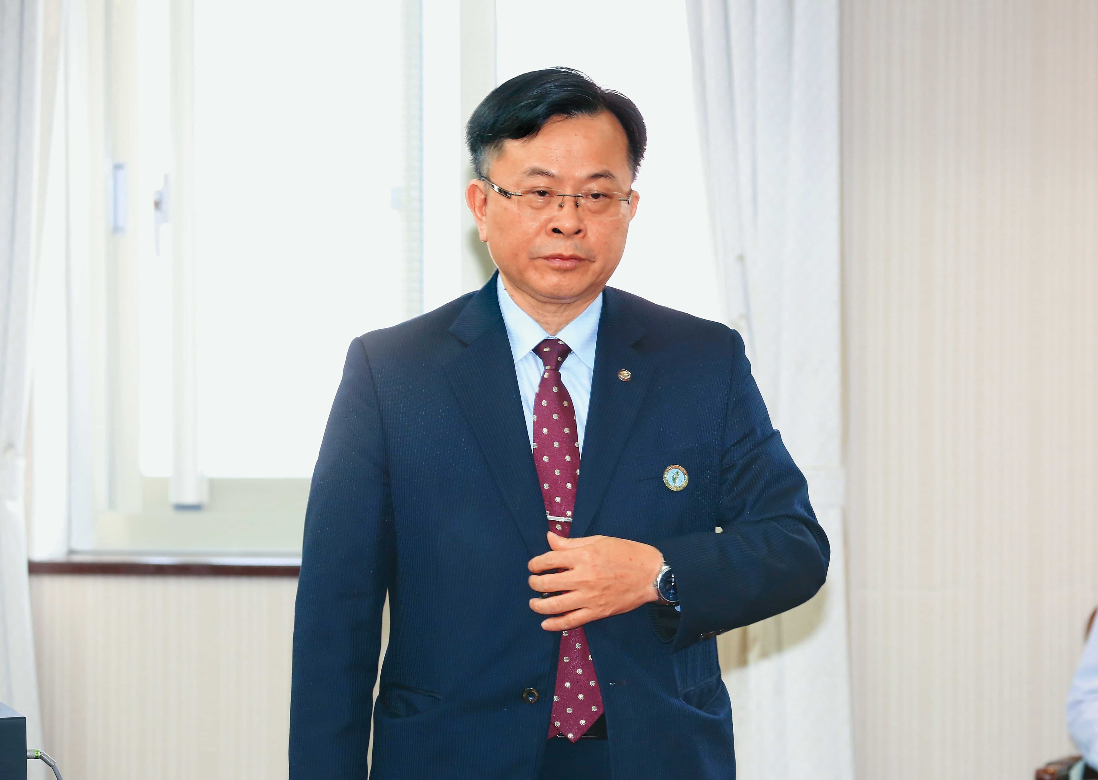 NCC前主委陳耀祥去年卸任前，將《組織法》第10條第3項規定解釋為「法定總額」，也種下自廢武功的爭議。（資料照片）