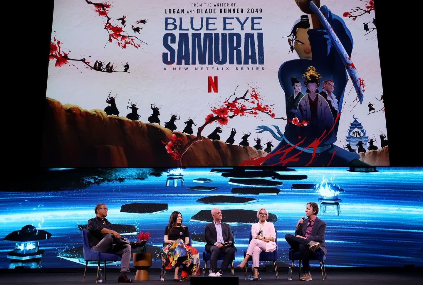 歷經資金難尋的波折後， 《藍眼武士》最後落腳Netflix，右二起為吳怡君、麥可葛林和安柏諾伊祖米。（翻攝自吳怡君IG）
