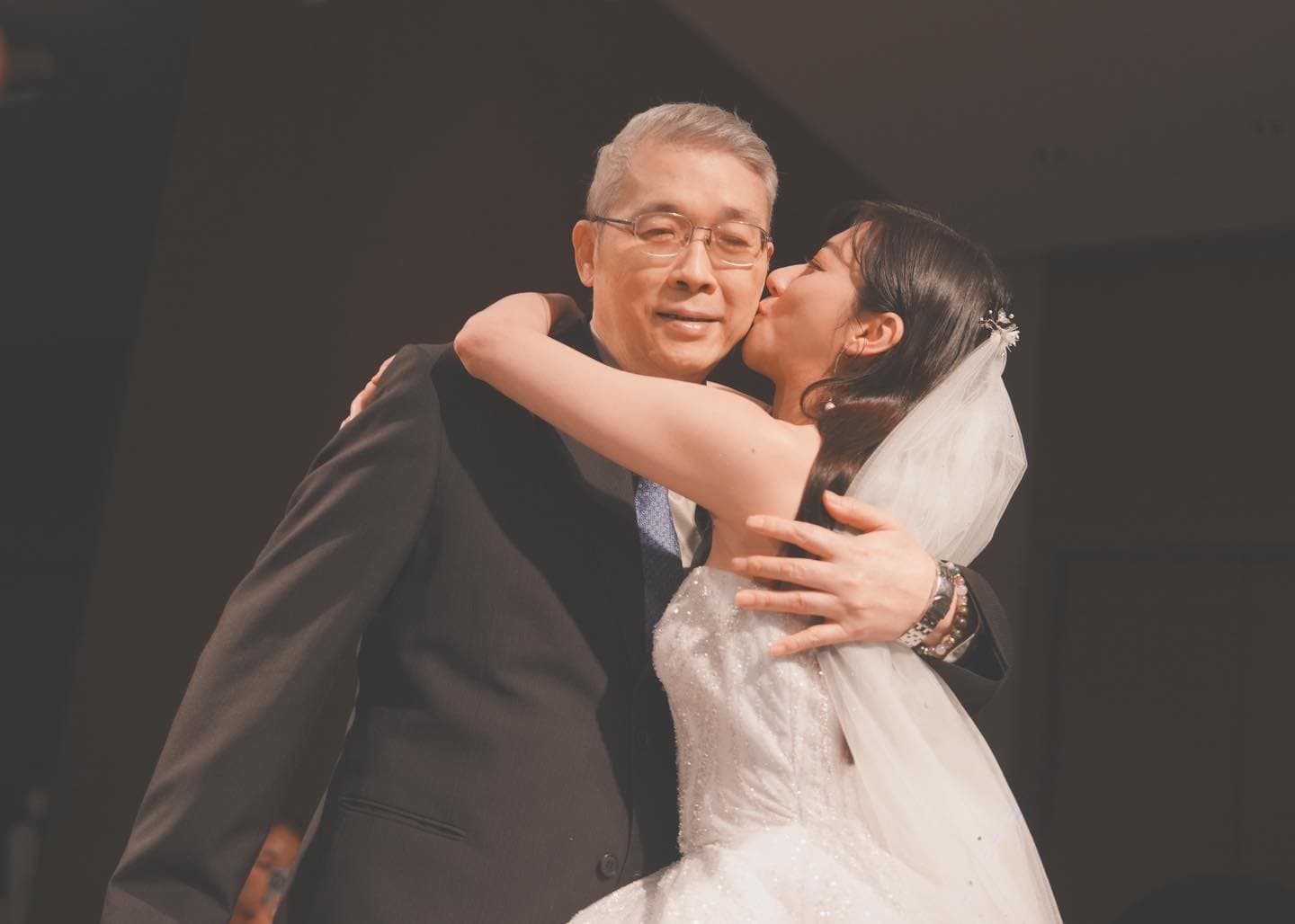 林逸欣表示，去年8月補辦婚禮亦是希望讓父親在世時親自見證。（翻攝自林逸欣臉書）