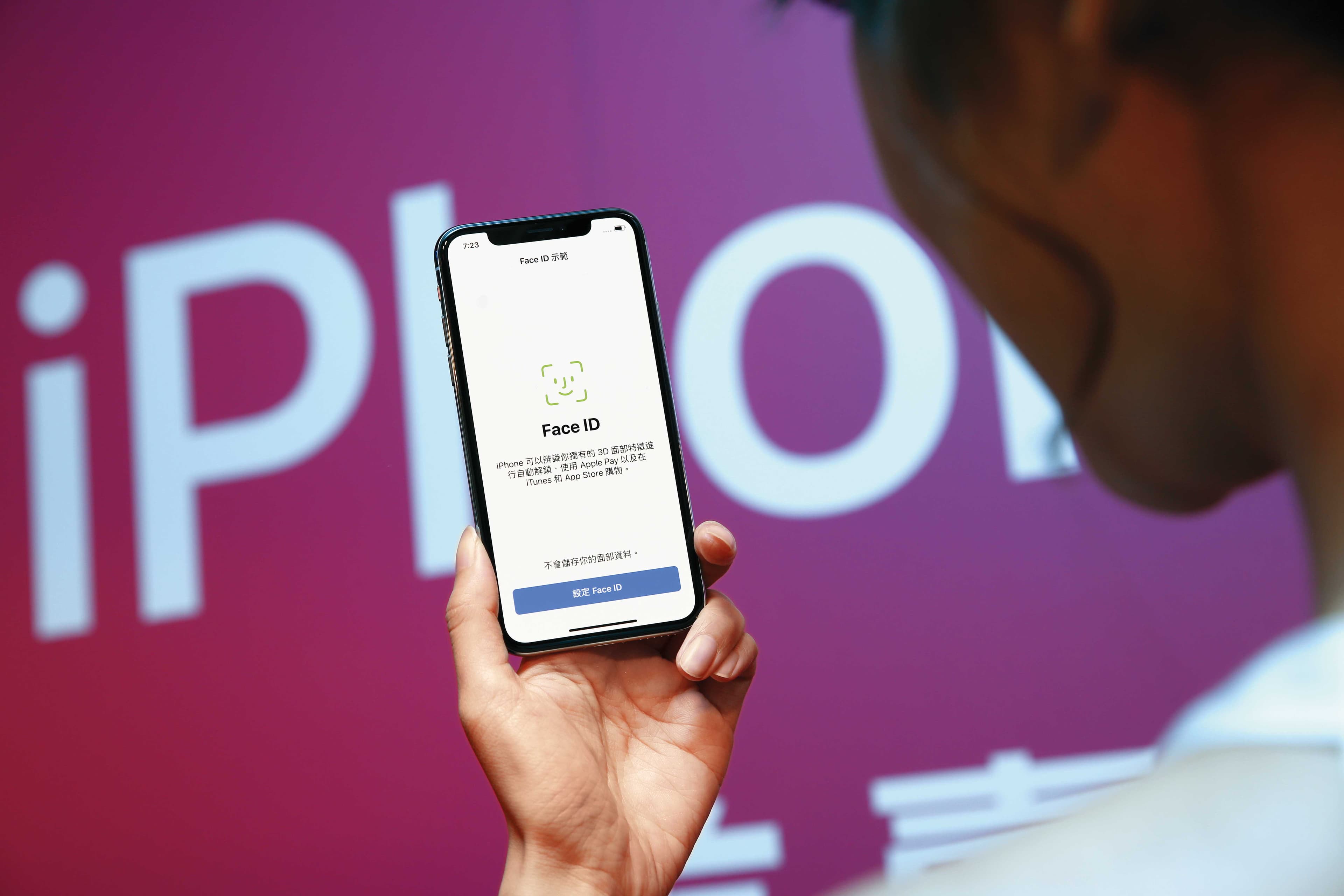 蘋果iPhone搭載人臉辨識功能，就是採用穩懋生產的光感測元件。