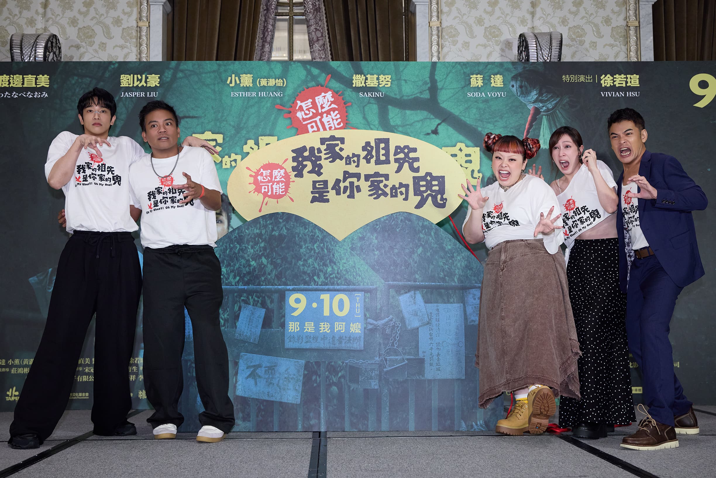 左起劉以豪、撒基努、渡邊直美、小薰、蘇達合體宣傳電影，每個人都表示拍攝時的氣氛超歡樂。（華映提供）