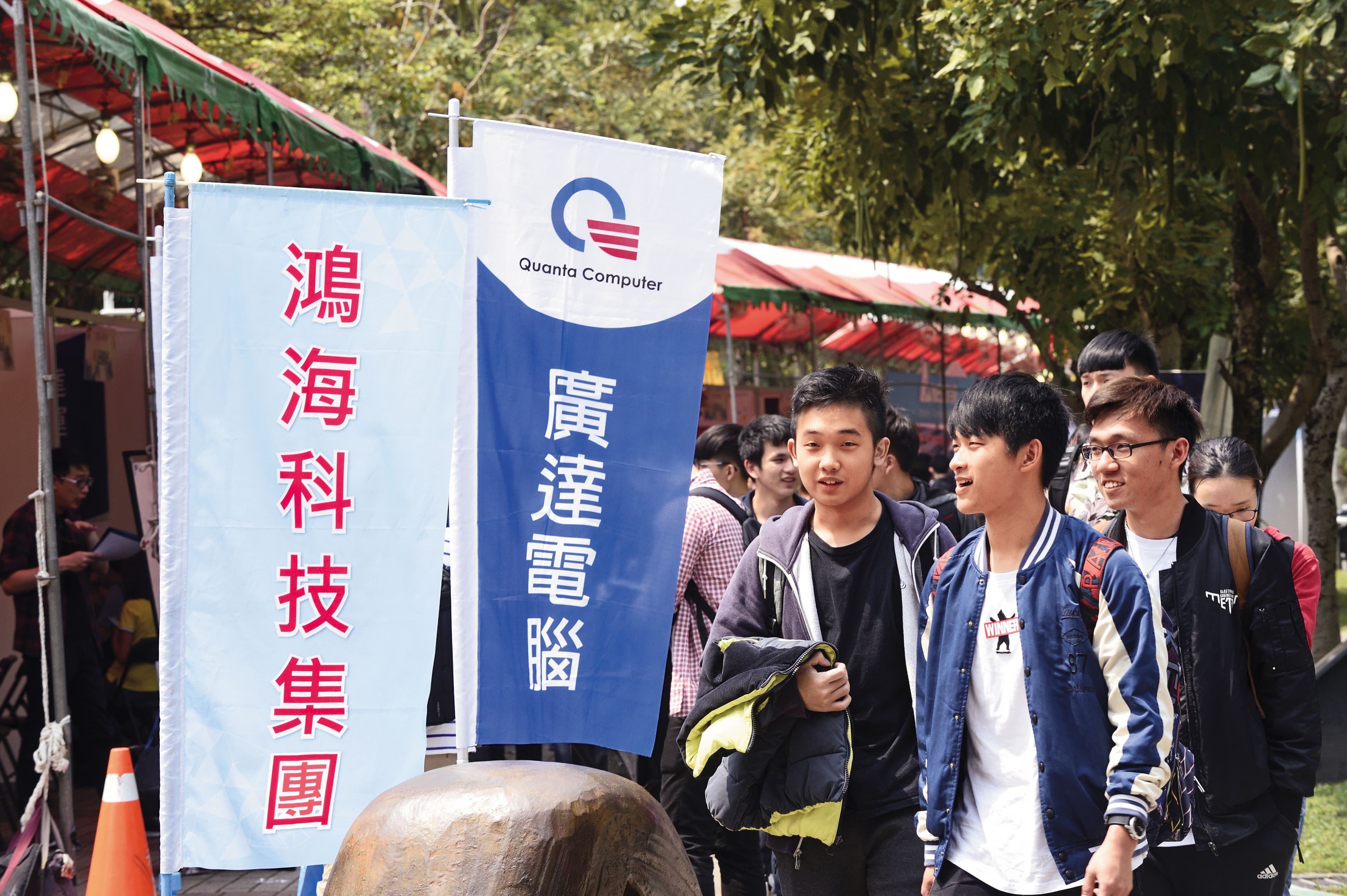 廣達受惠AI大爆發，逐步拉近與鴻海之間的差距。