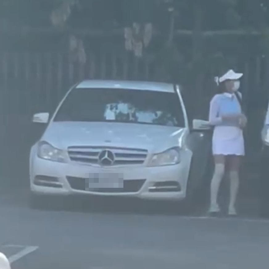 據說郭台銘的婚外情對象突然變得豪奢，除了自駕中古賓士，出入另有凌志接送，都是台灣首富的一片心意。