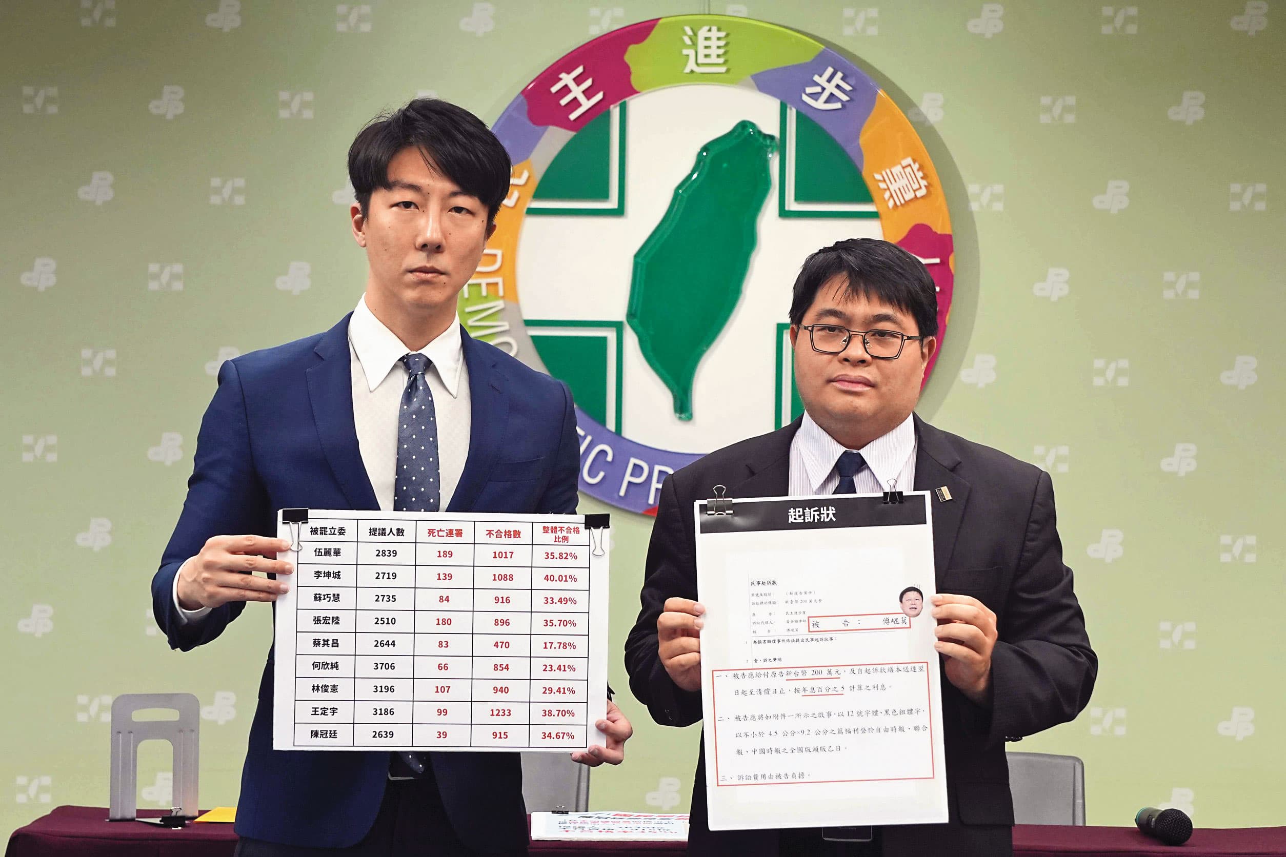 民進黨與罷團分進合擊，近日接連在黨部開記者會抨擊國民黨連署造假。（民進黨提供）