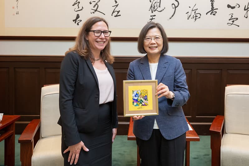 羅森伯格在AIT主席任內多次訪台。（總統府提供）