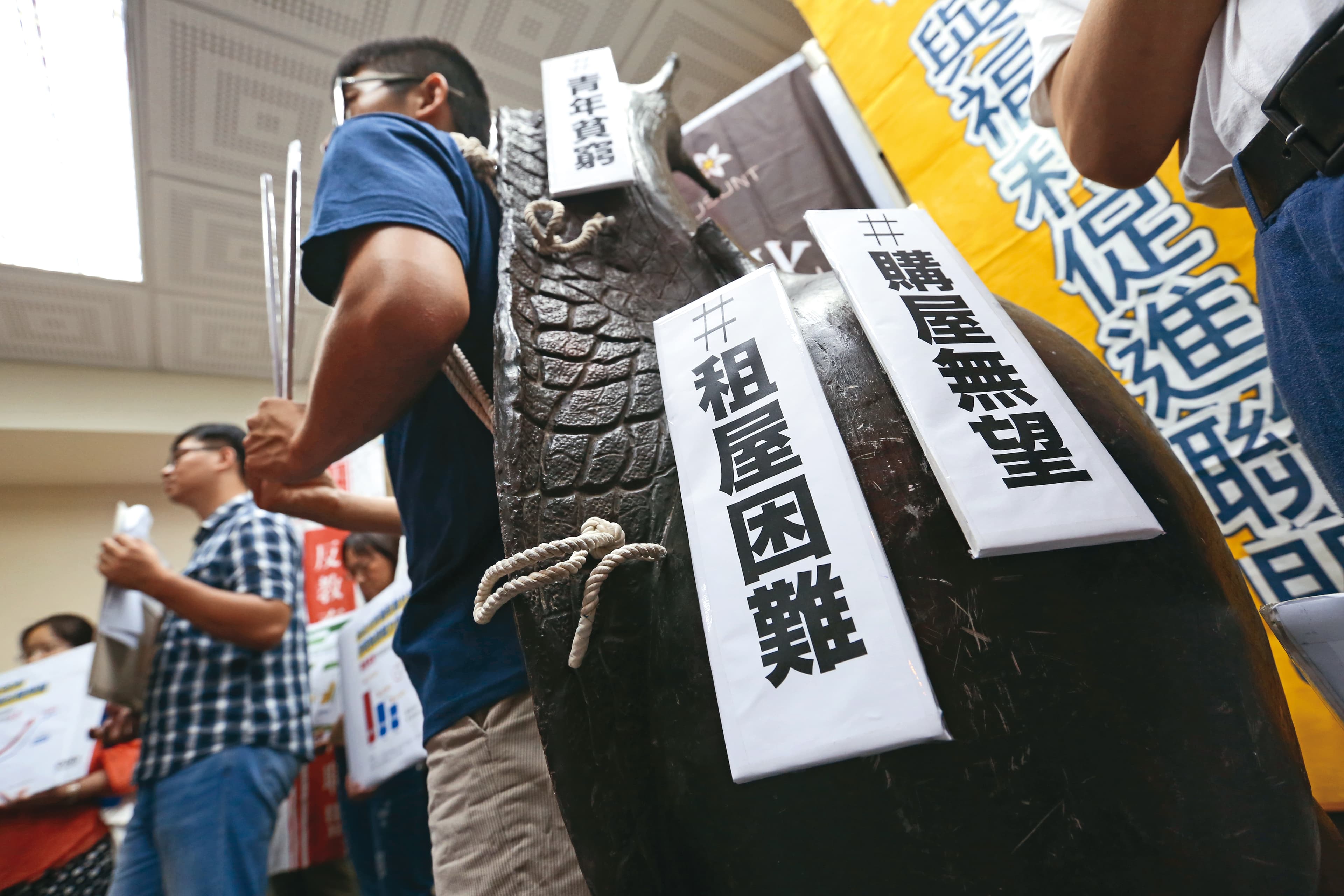 為解決居住問題，政府積極推動社會住宅、租金補貼等居住政策。