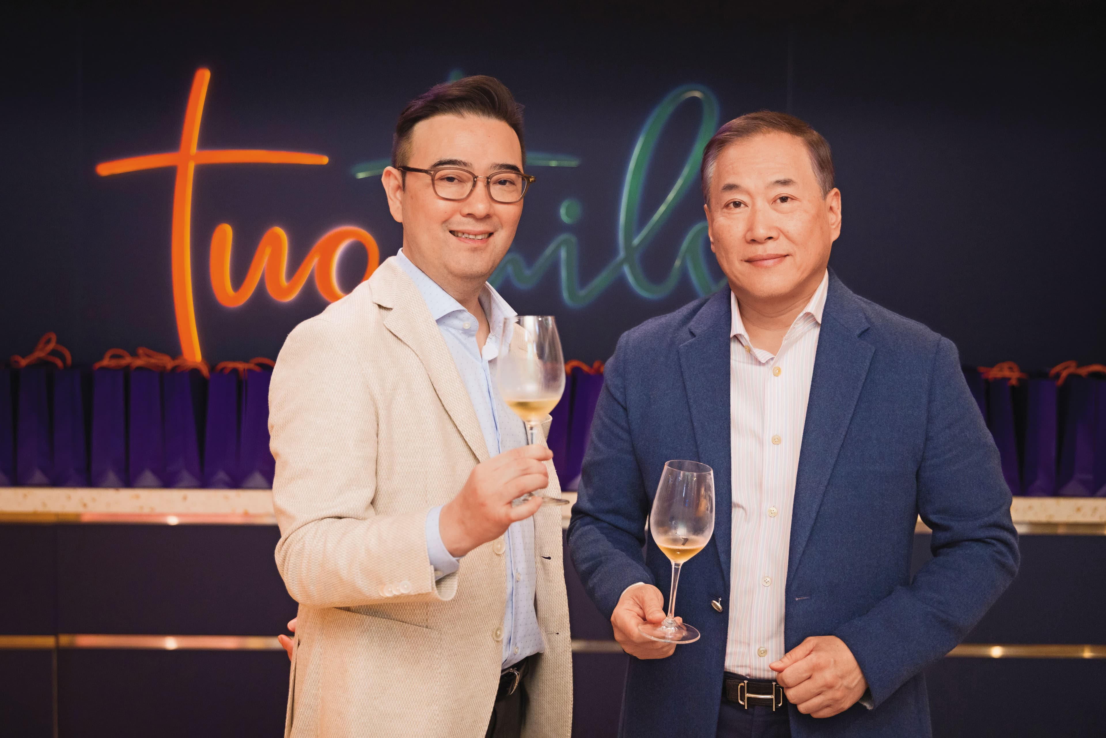 中租企業總裁辜仲立（右）聘請馮傑（左）打造旗下新品牌，2人十多年前結識於北京。（樂樂旅提供）