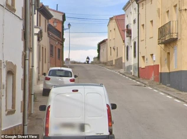 街景車意外拍到嘎拉多從遠處運屍的畫面。（翻自Google街景）