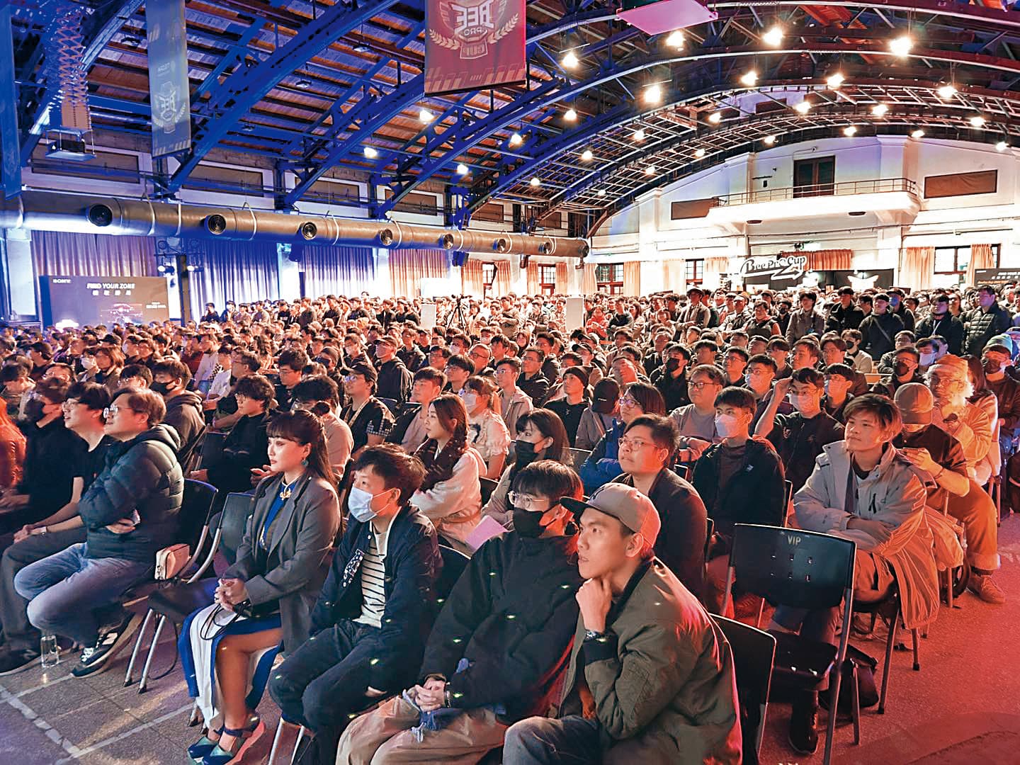 向玉麟主辦的BeePro Cup湧入逾2,500人次參觀（圖），也吸引不少coser扮演遊戲角色。（BeePro Cup提供）