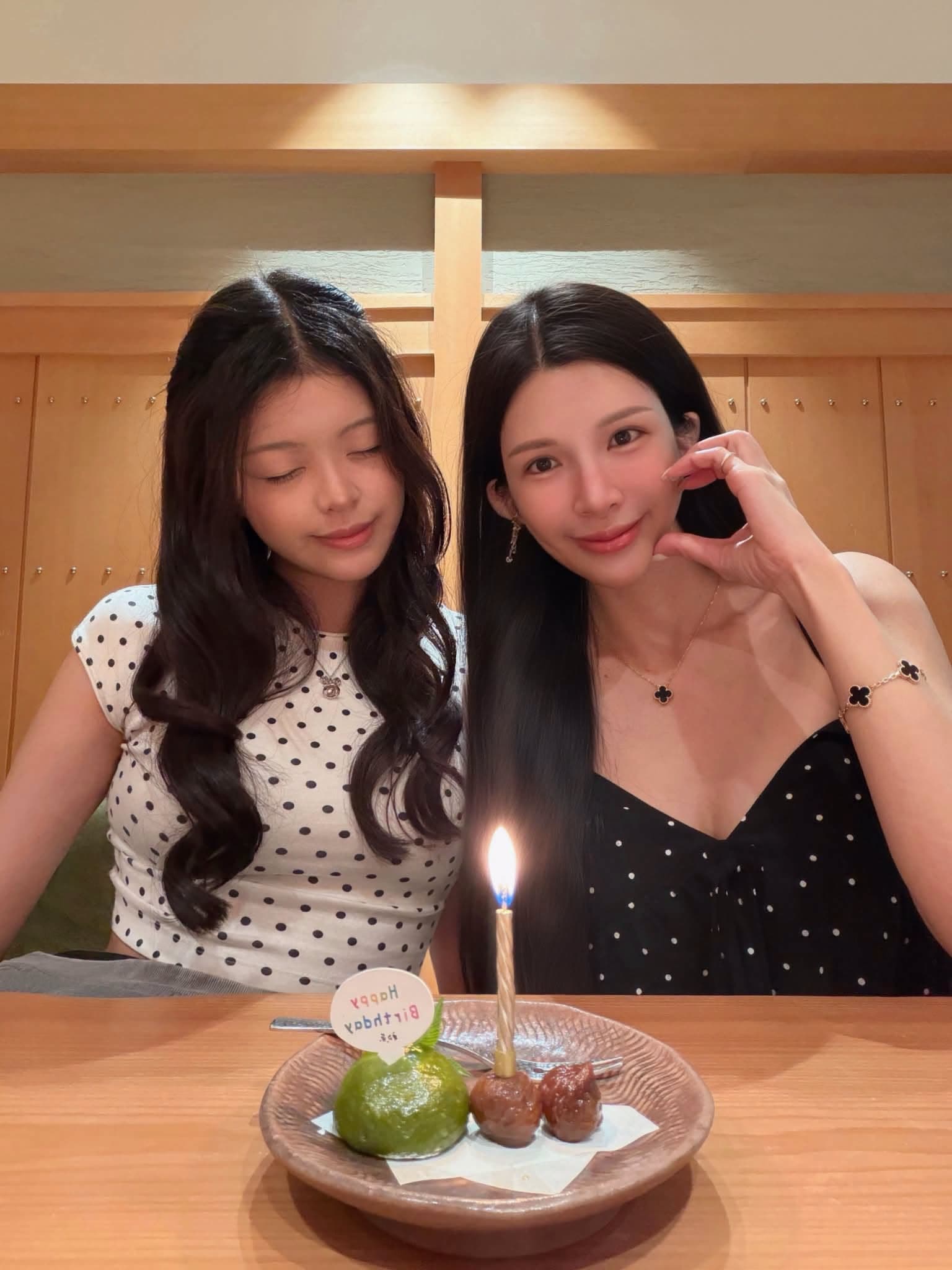 Lala替愛女慶祝18歲生日。（翻攝自臉書La la 蘇心甯）