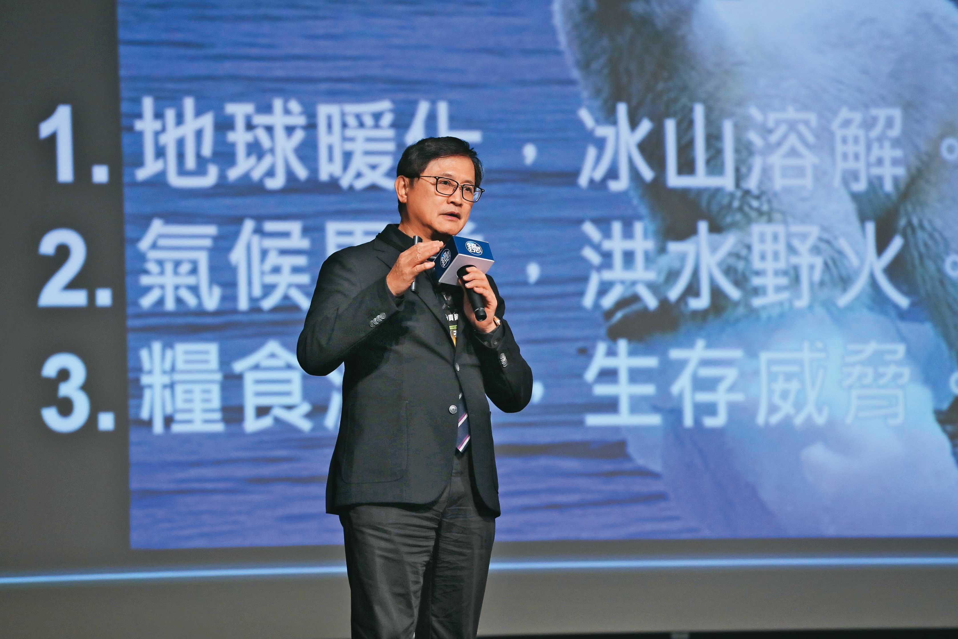 和碩集團董事長童子賢強調，減少碳排放量不僅基於道德良心，也有現實意義，若不減排，其他先進文明國很快將對台灣課以高額的碳稅。