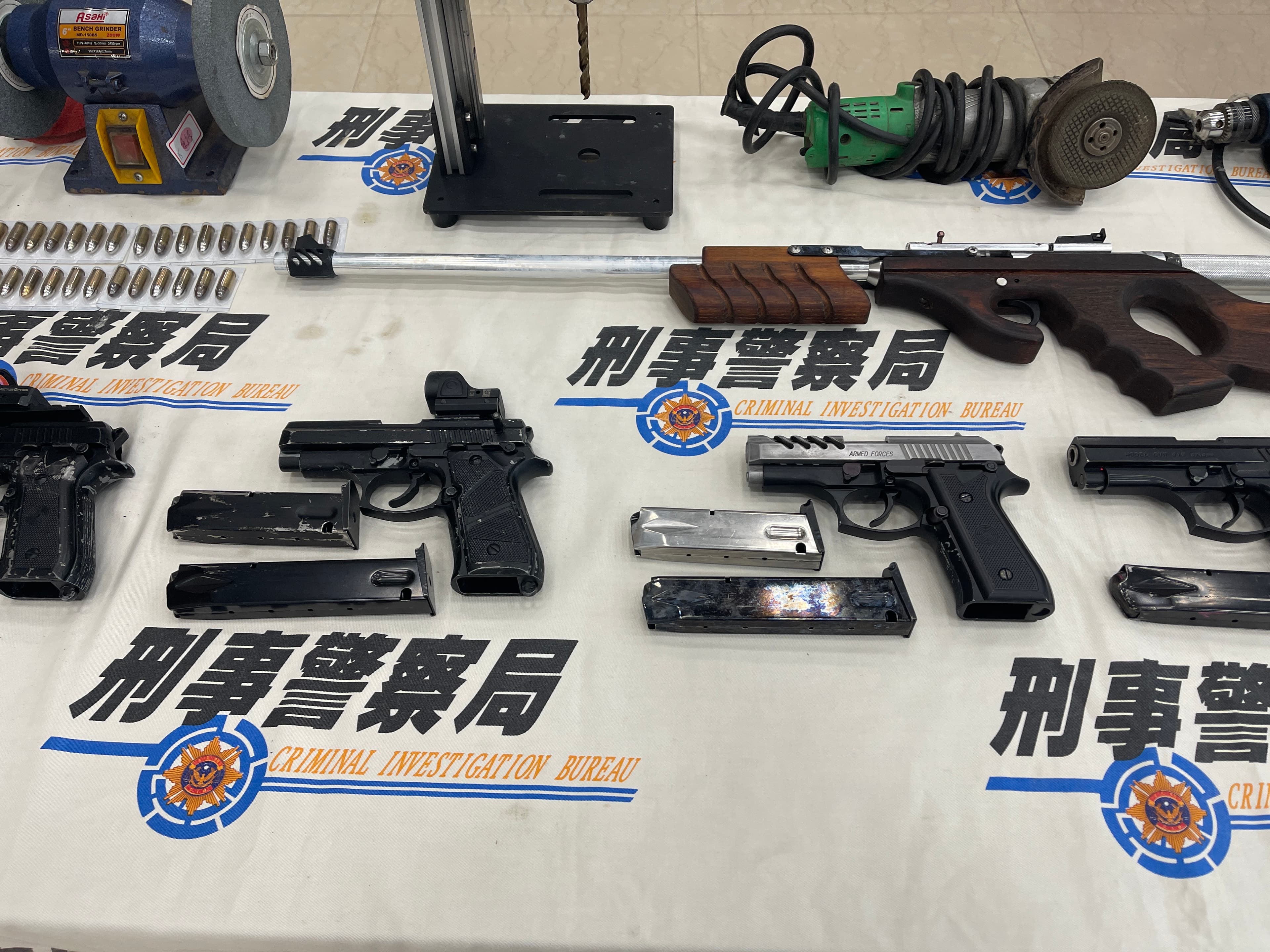 警方公布專案肅槍成果。（刑事局提供）
