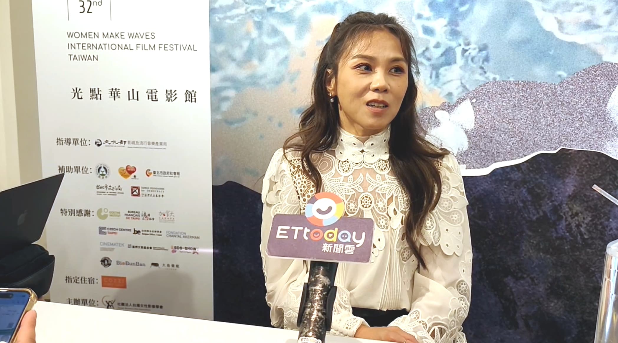 媒體拱蔡健雅斜槓當演員，她堅拒並開玩笑要媒體「閉嘴」。