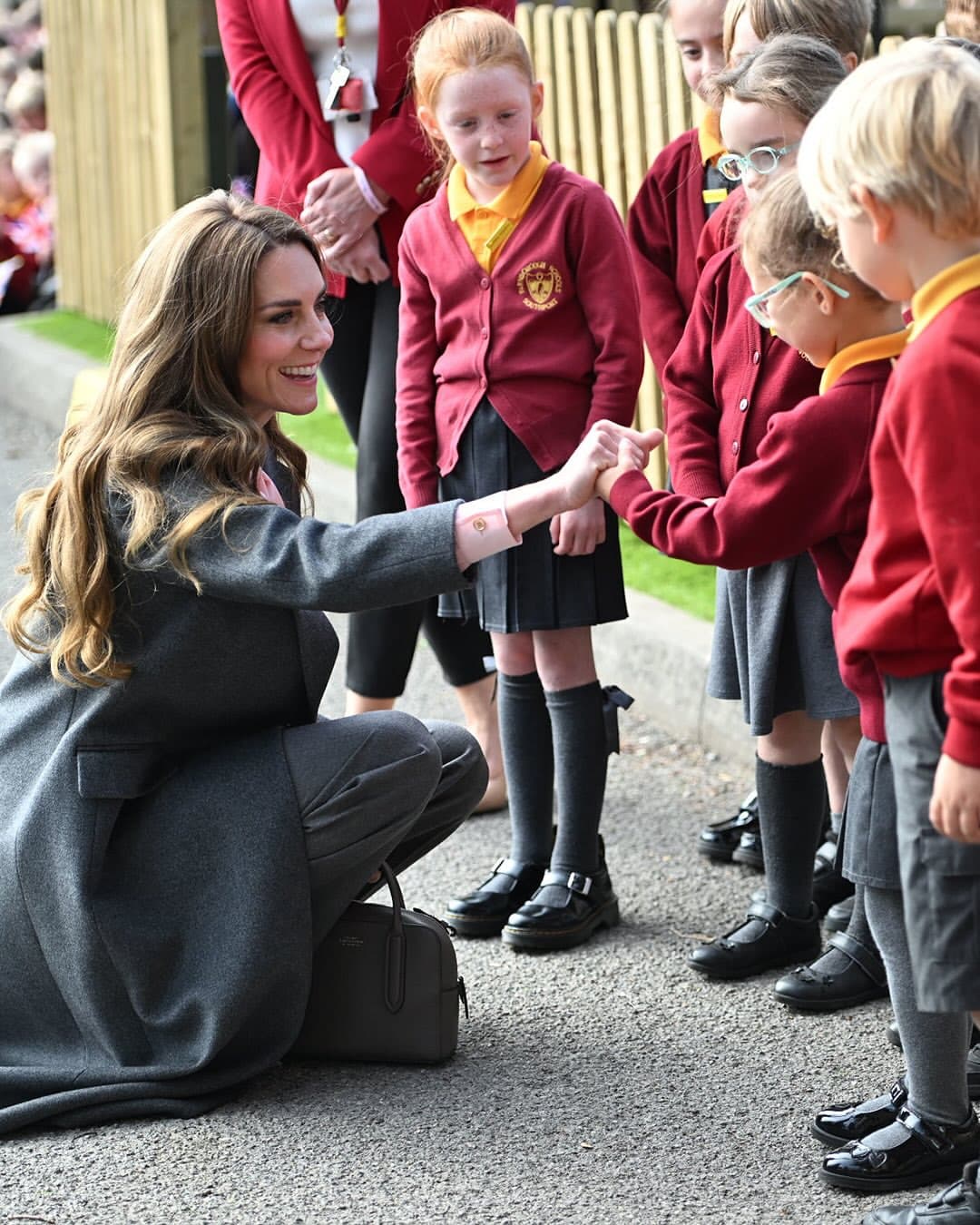 凱特王妃與孩子們互動，親民溫馨。（翻攝princeandprincessofwales IG）