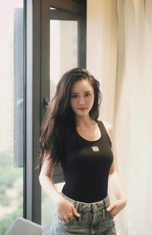 陳喬恩愛吃路邊攤，如蚵仔煎、燒烤等。（翻攝自陳喬恩微博）