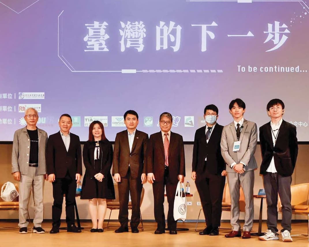 台灣大學的社團「國安社」成立不到3年就有2百多位社員，此為他們去年舉辦的國安青年論壇。戴口罩者為創社社長吳浩宇。（吳浩宇提供）