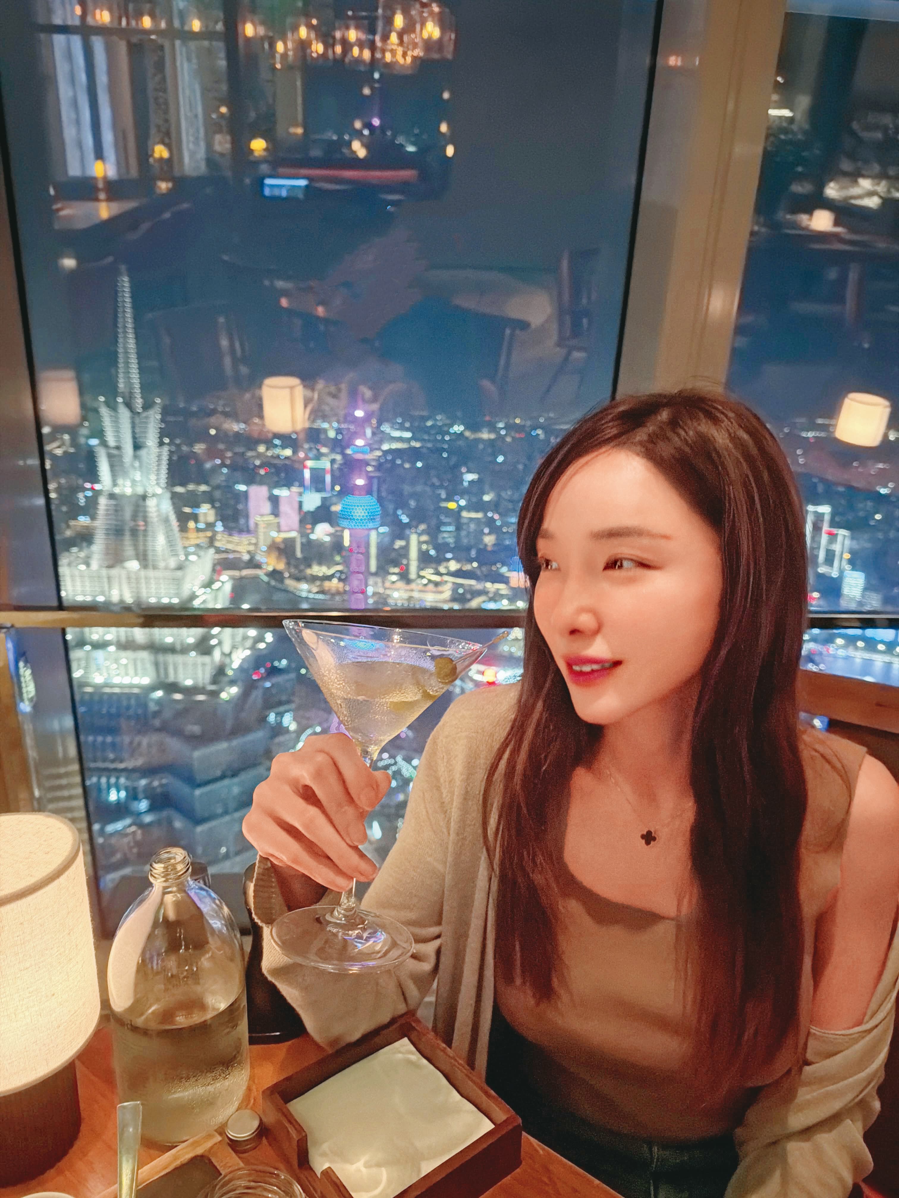 張宇赴上海時曾發文表示感觸良多，說自己早婚早離「若天要下雨，我不躲。」（翻攝自張宇臉書）