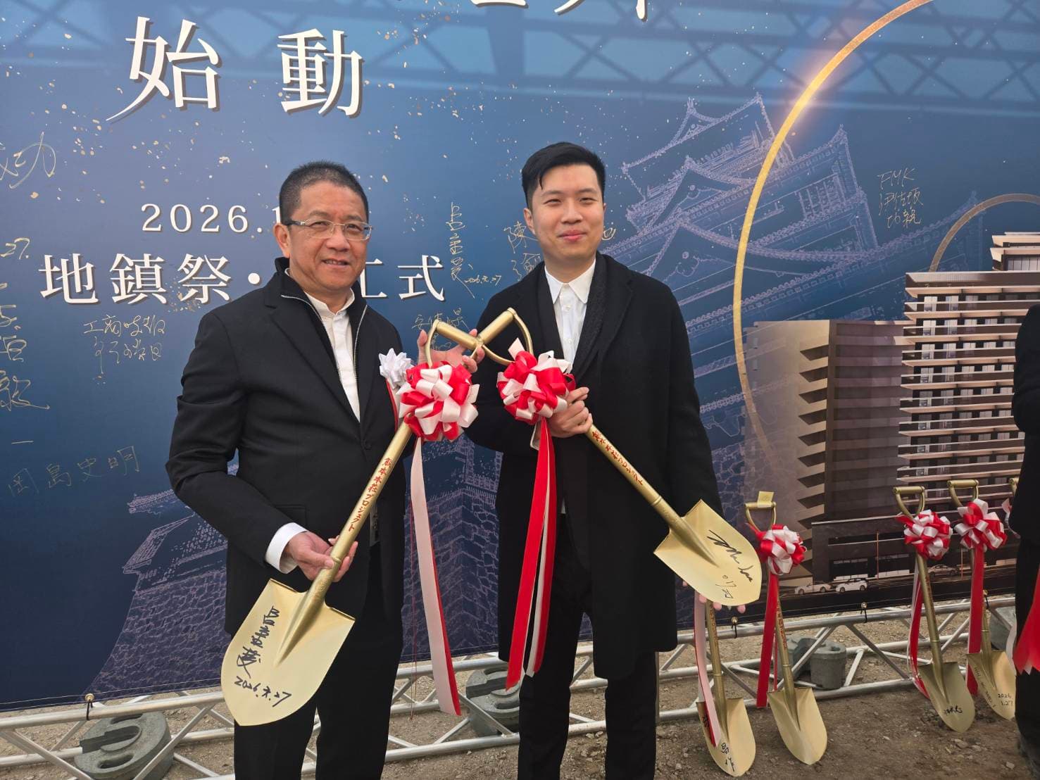 呂金發（左）的長子呂維哲（右）於美國紐約普瑞特藝術學院建築系畢業，他進入公司後引進許多國際級的建築師合作。熊本案也是由他主導。