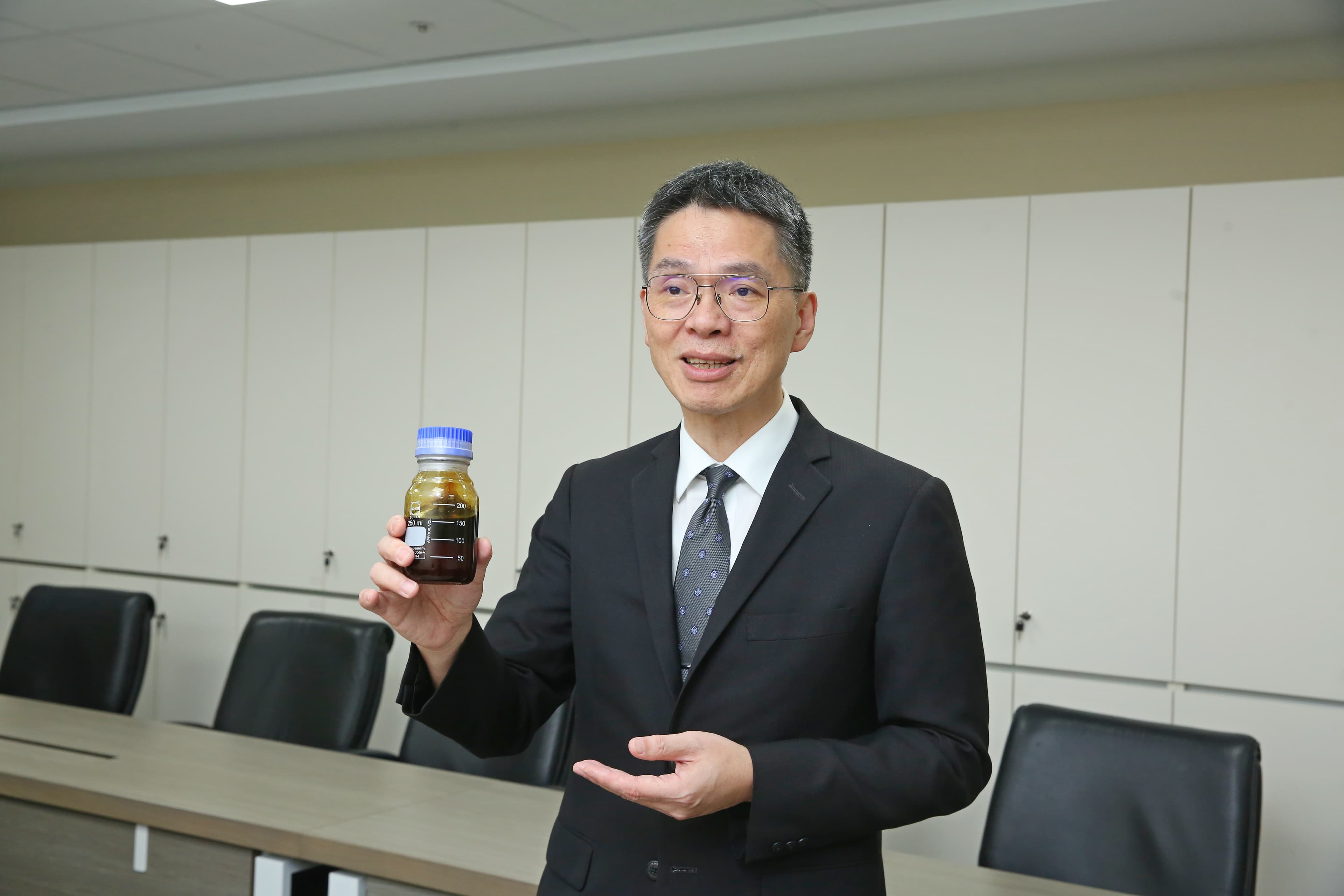 台塑新智能總經理暨澄灝科技董事長劉慧啟表示，因微藻製造特性，作為SAF能完全解決料源不足的問題。