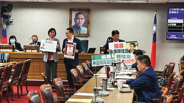 民進黨處人數劣勢，在委員會同樣吃力不討好。圖為司法法制委員會召委鍾佳濱遭國民黨立委批評。（翻攝ETtoday）