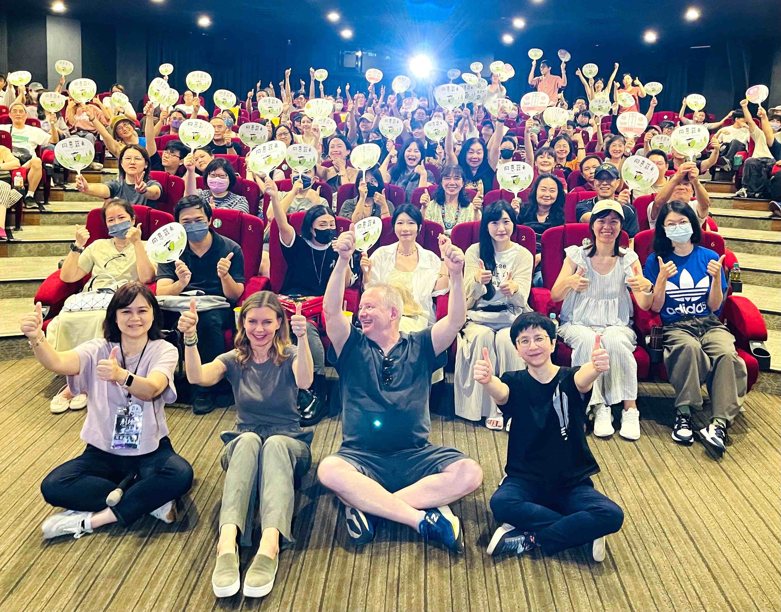 葛靜文將她籌畫加拍攝長達8年的紀錄片《看不見的國家》「帶回」台灣上映，受到不少觀眾支持。