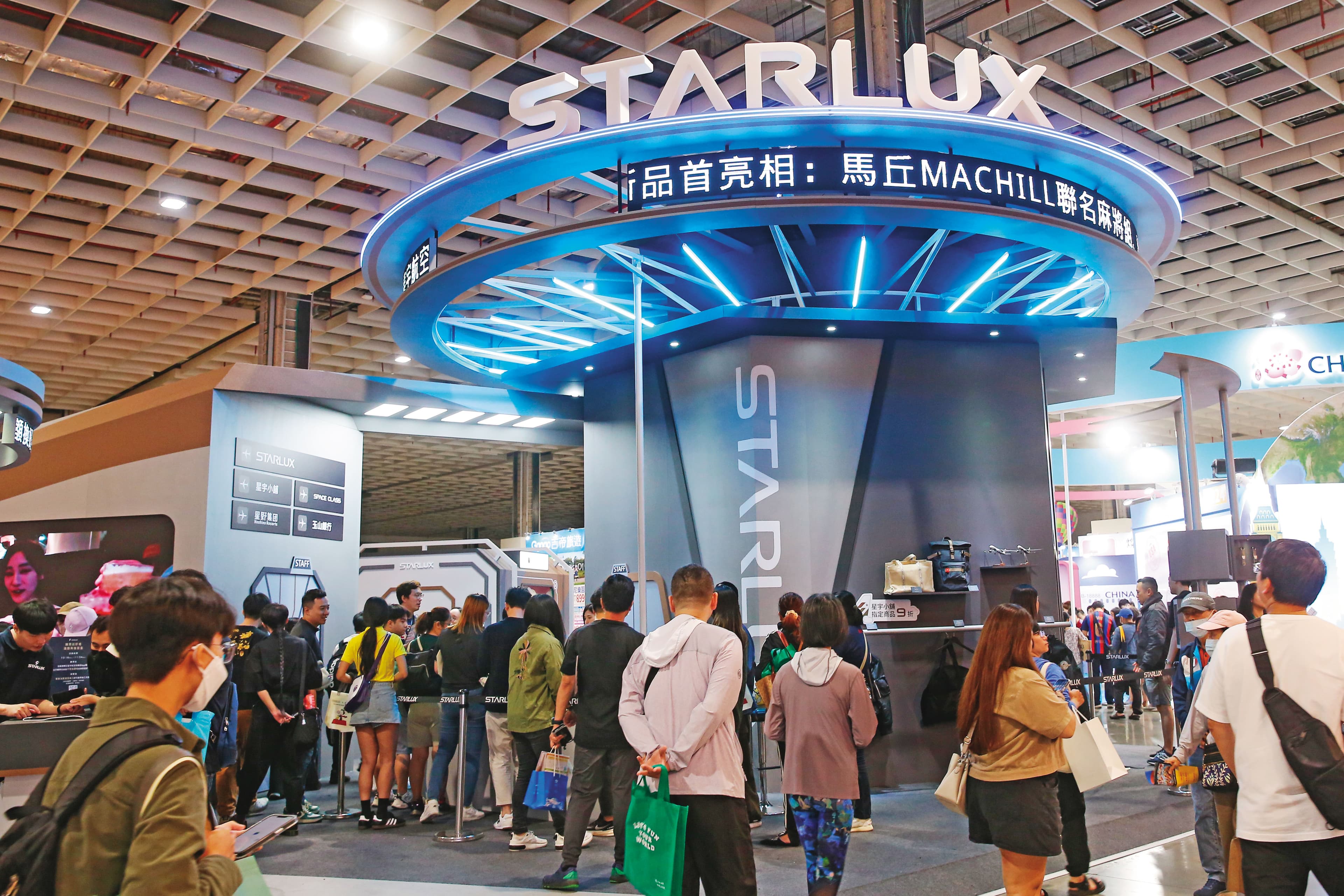 台北國際旅展，星宇以太空站為主題，祭出機票85折優惠搶客。