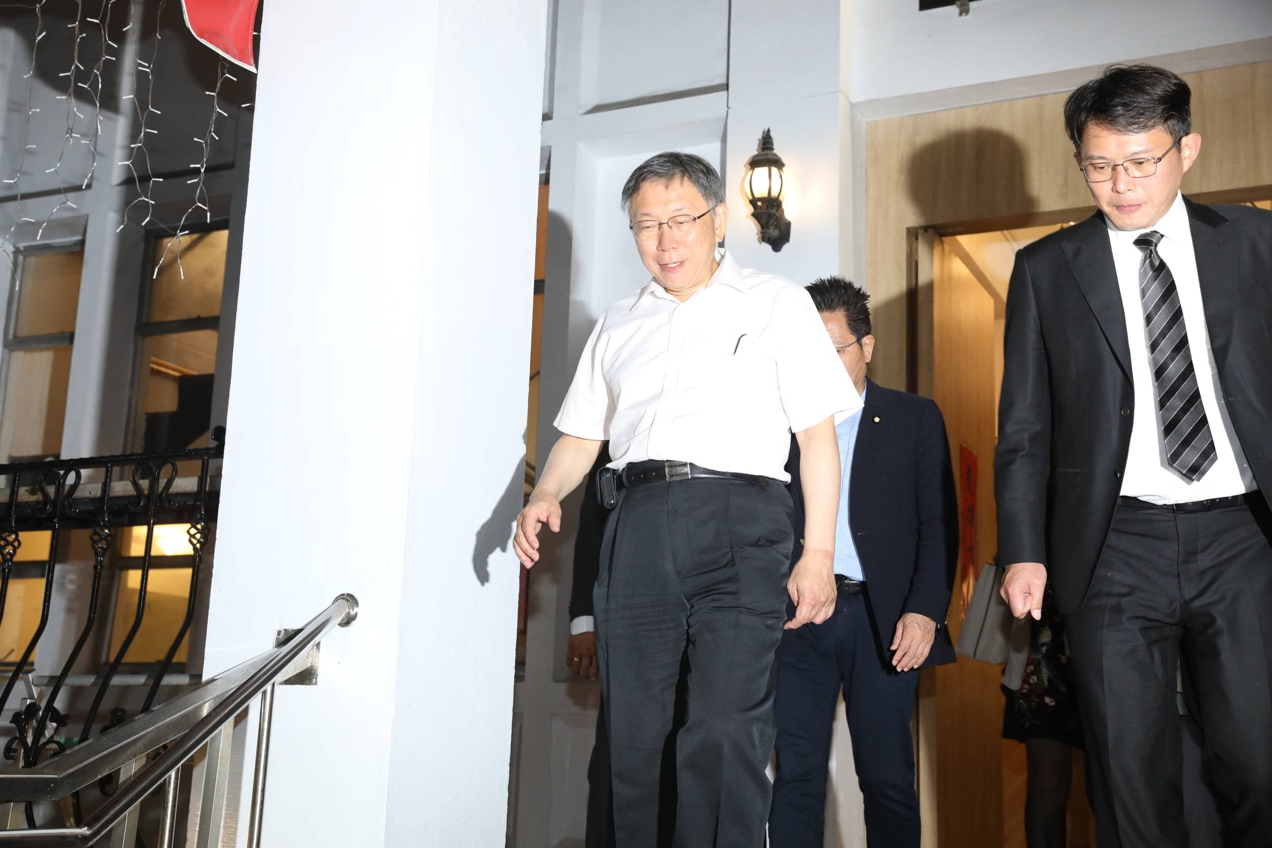 韓國瑜與江啟臣今晚邀請眾黨立委與主席柯文哲吃飯，雙方對於餐桌上聊些什麼沒有多談。