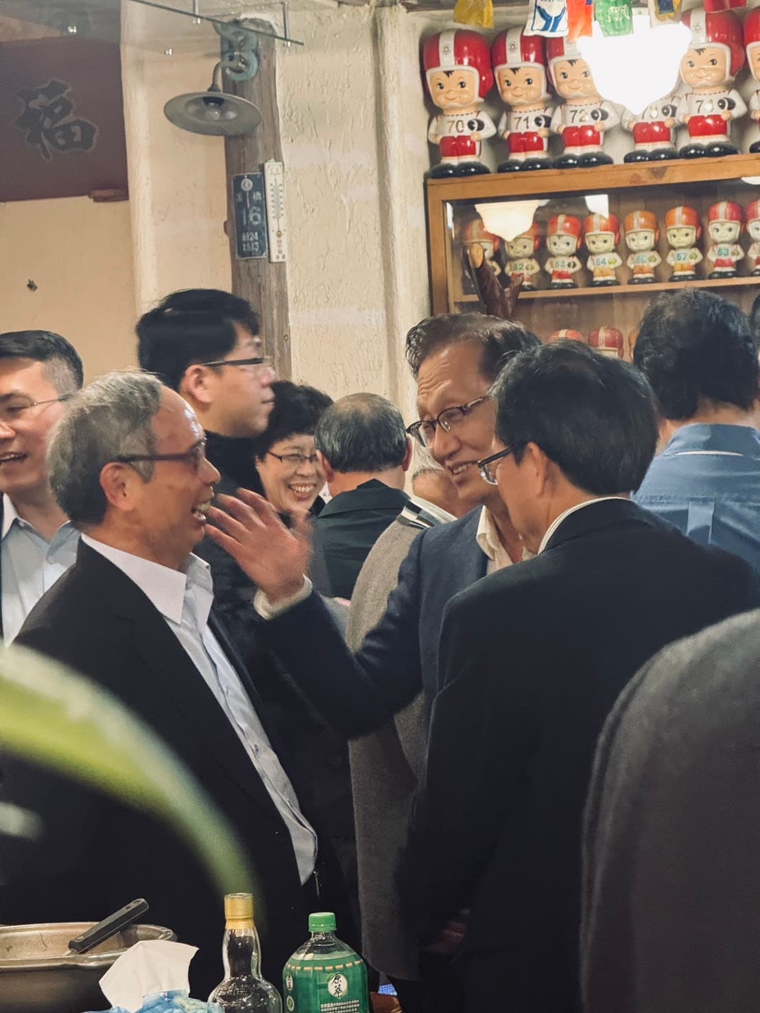 華碩董座施崇棠與微星董座徐祥兩巨頭難得見面，閒話家常。