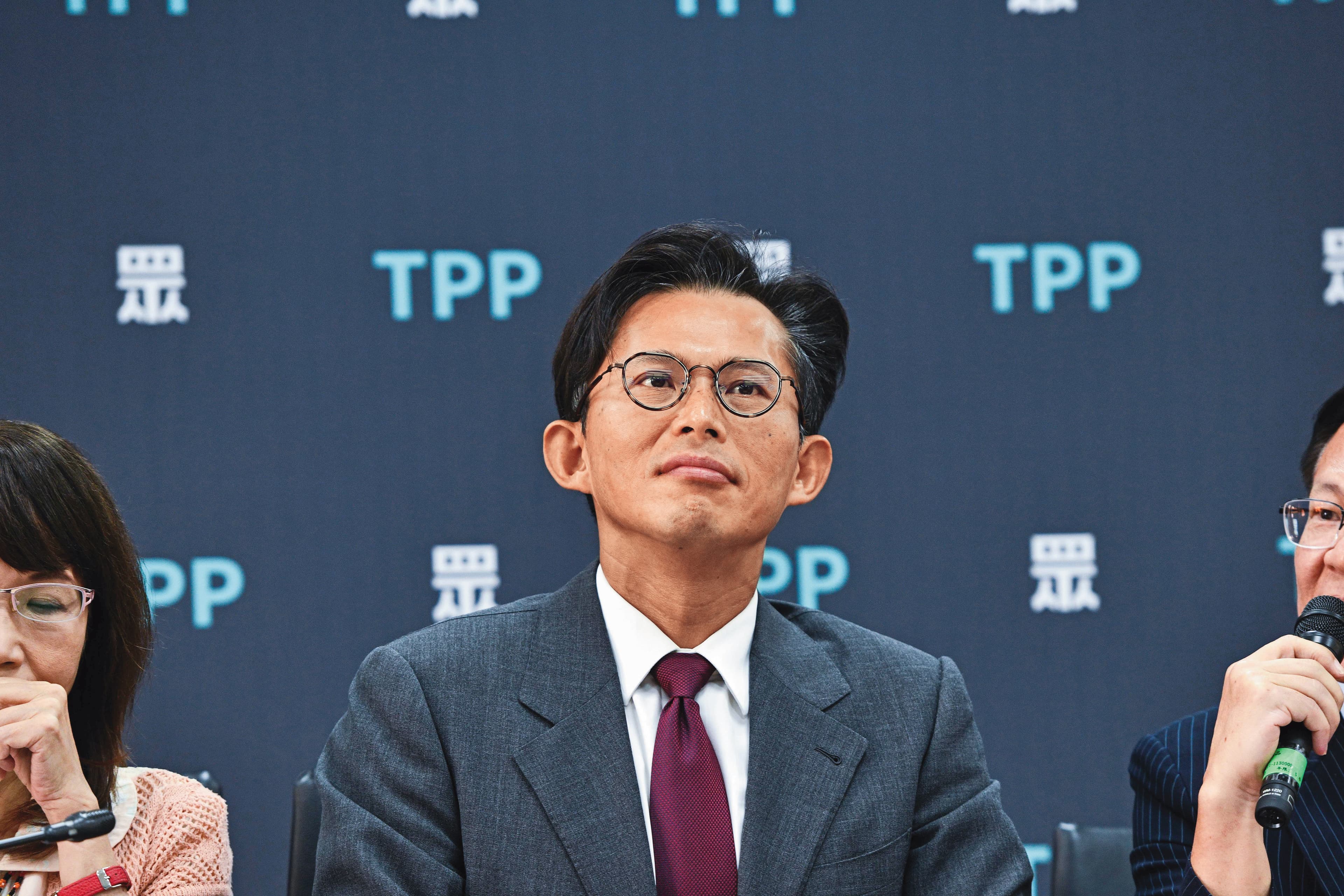 黃國昌狗仔集團鎖定行政院、監察院、總統府3大祕書長、部會首長、立法委員及監察委員等政敵跟拍。（鏡報李智為）