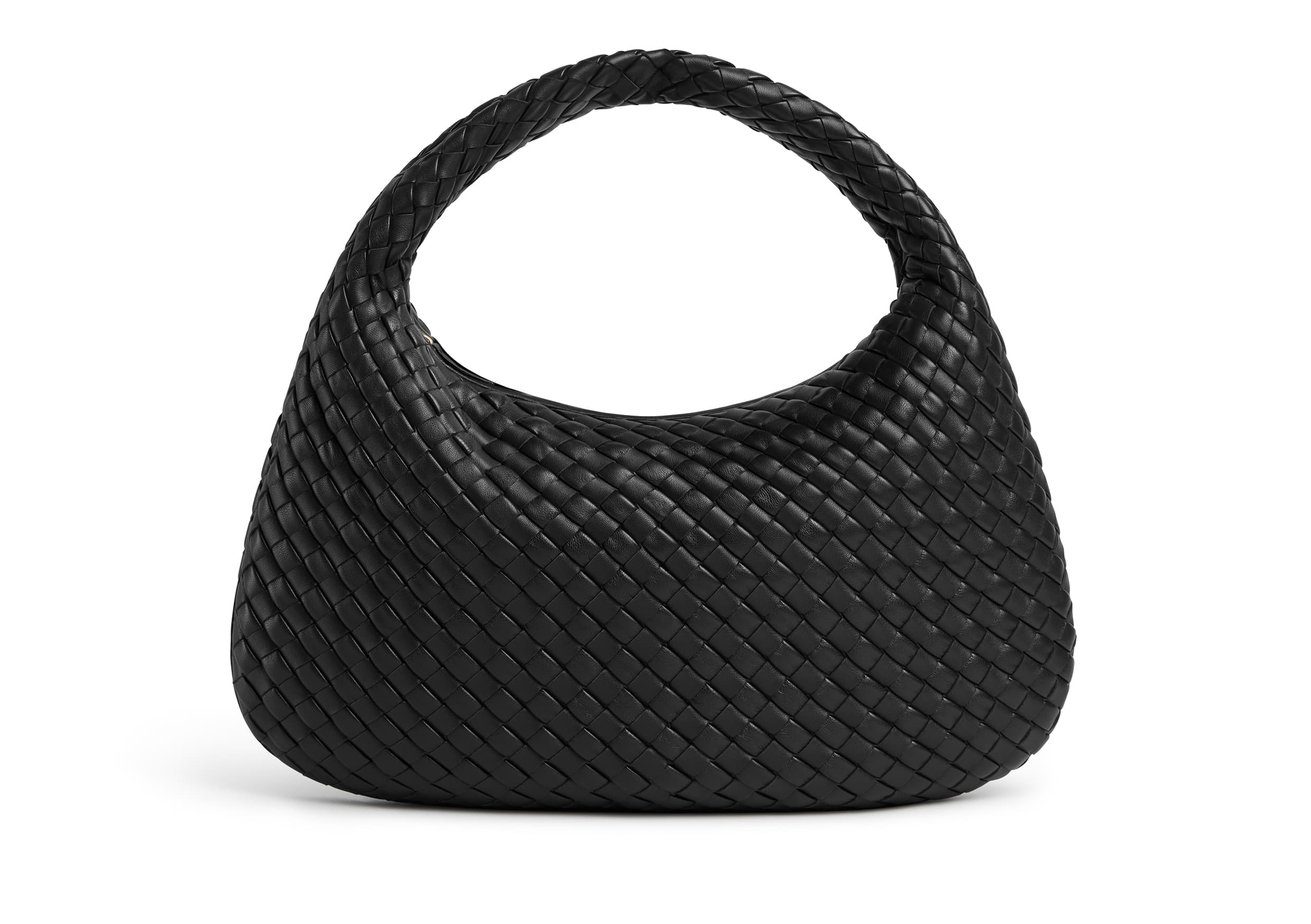 Veneta中型編織皮革肩背包（黑色） NT$173,800（BOTTEGA VENETA提供）