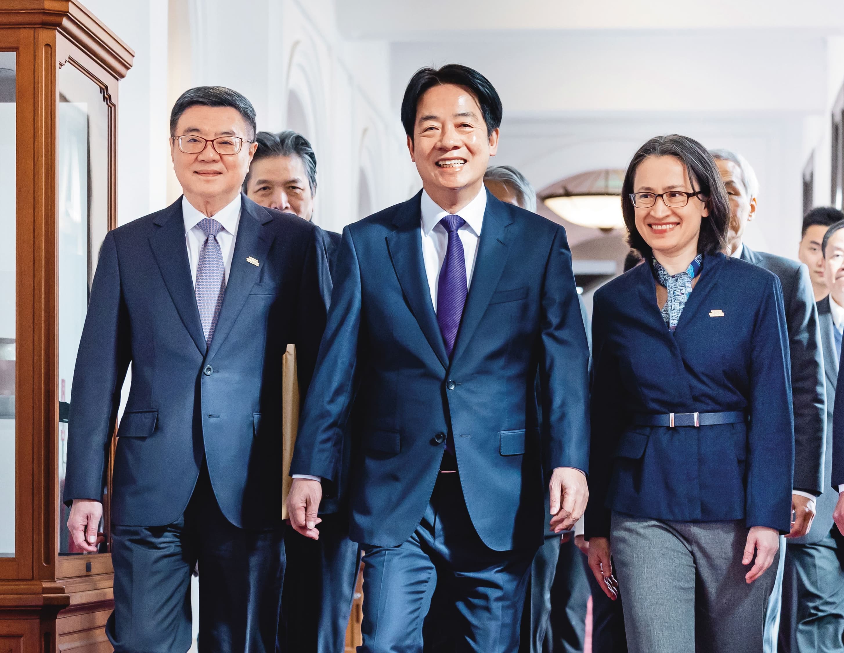 過年期間綠營「三巨頭」出動拜年，總統賴清德（中）、副總統蕭美琴（右）、閣揆卓榮泰（左）各自有走春拜年行程。（總統府提供）