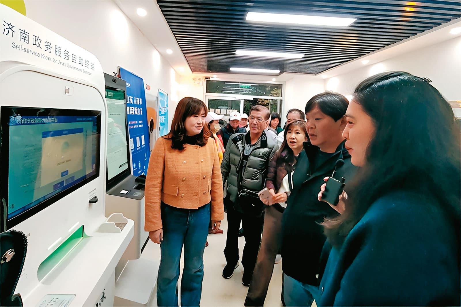 新北團。山東台辦邀約新北市村里長出遊，趁機鼓吹一國兩制、替泛藍陣營拉票，同變相賄選。（翻攝中國台灣網）