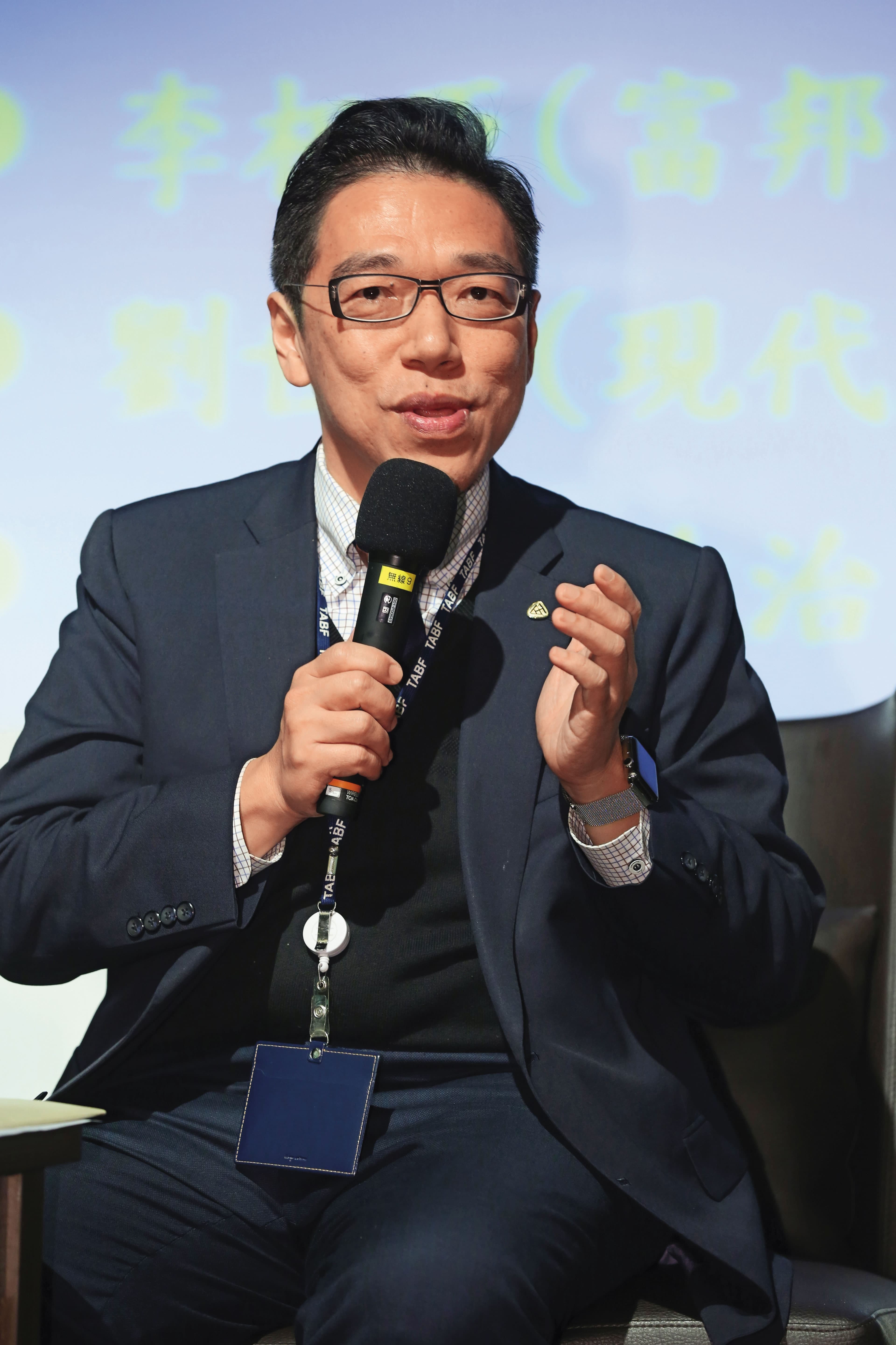 蔡英文的讀書會成員可見多名前任政務官及專家身影，包括前國發會副主委施克和、前行政院主計總處主計長朱澤民、前金融研訓院院長黃崇哲（圖）等。