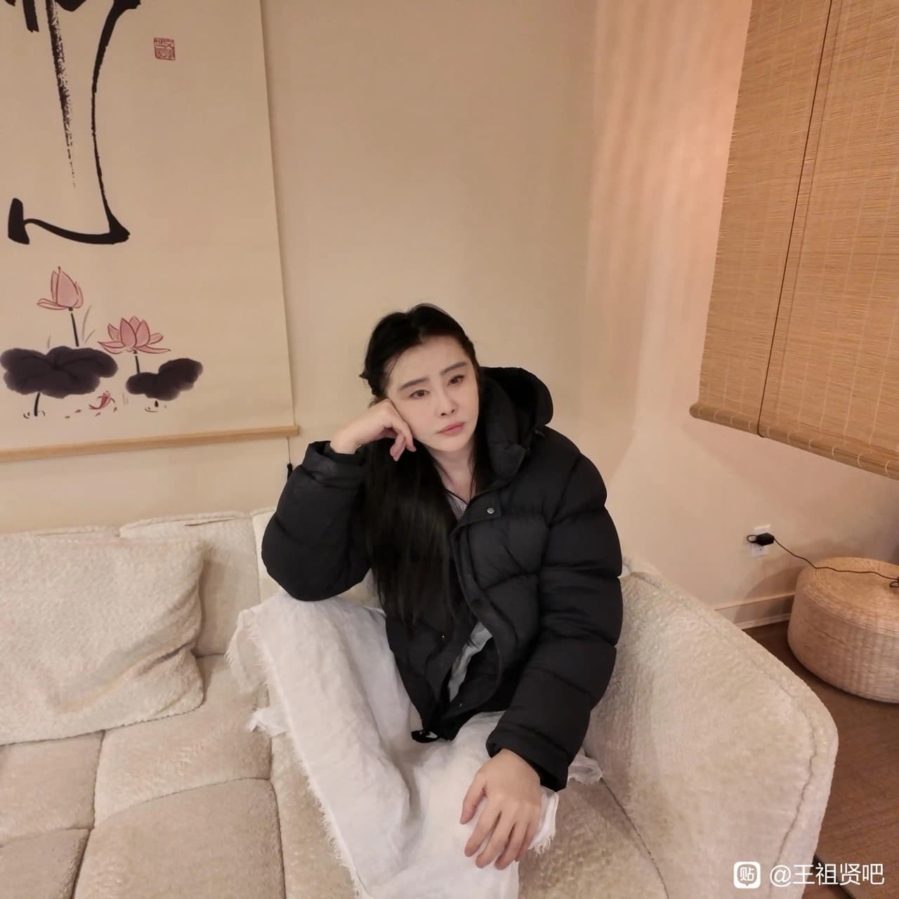 王祖賢親自曬出近照，祝粉絲們耶誕節快樂。（翻攝百度王祖賢吧）