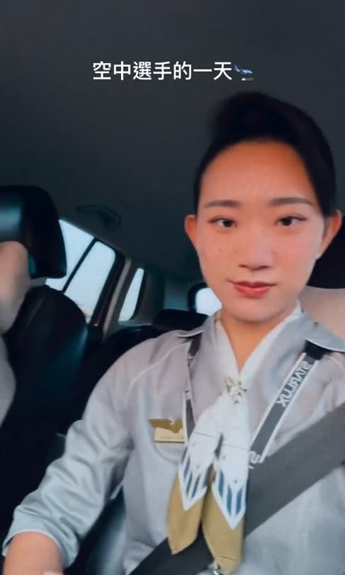 張甄芸在社群分享白天當空服員、晚上練球的日常生活。（翻攝自Instagram）