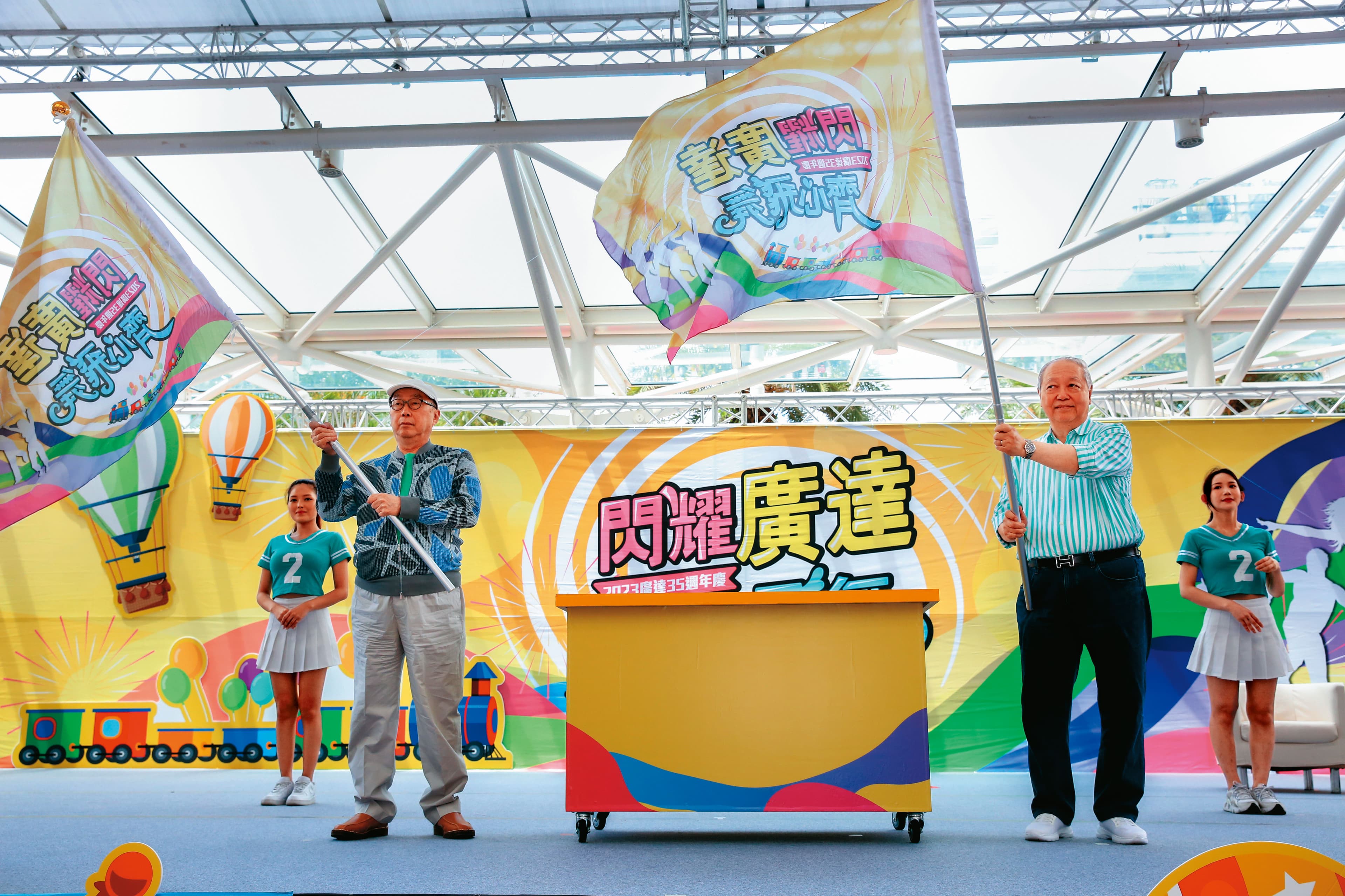 林百里（前左）在廣達家庭日向員工喊話，取得筆電、雲端、AI伺服器龍頭後，未來集團將持續壯大。